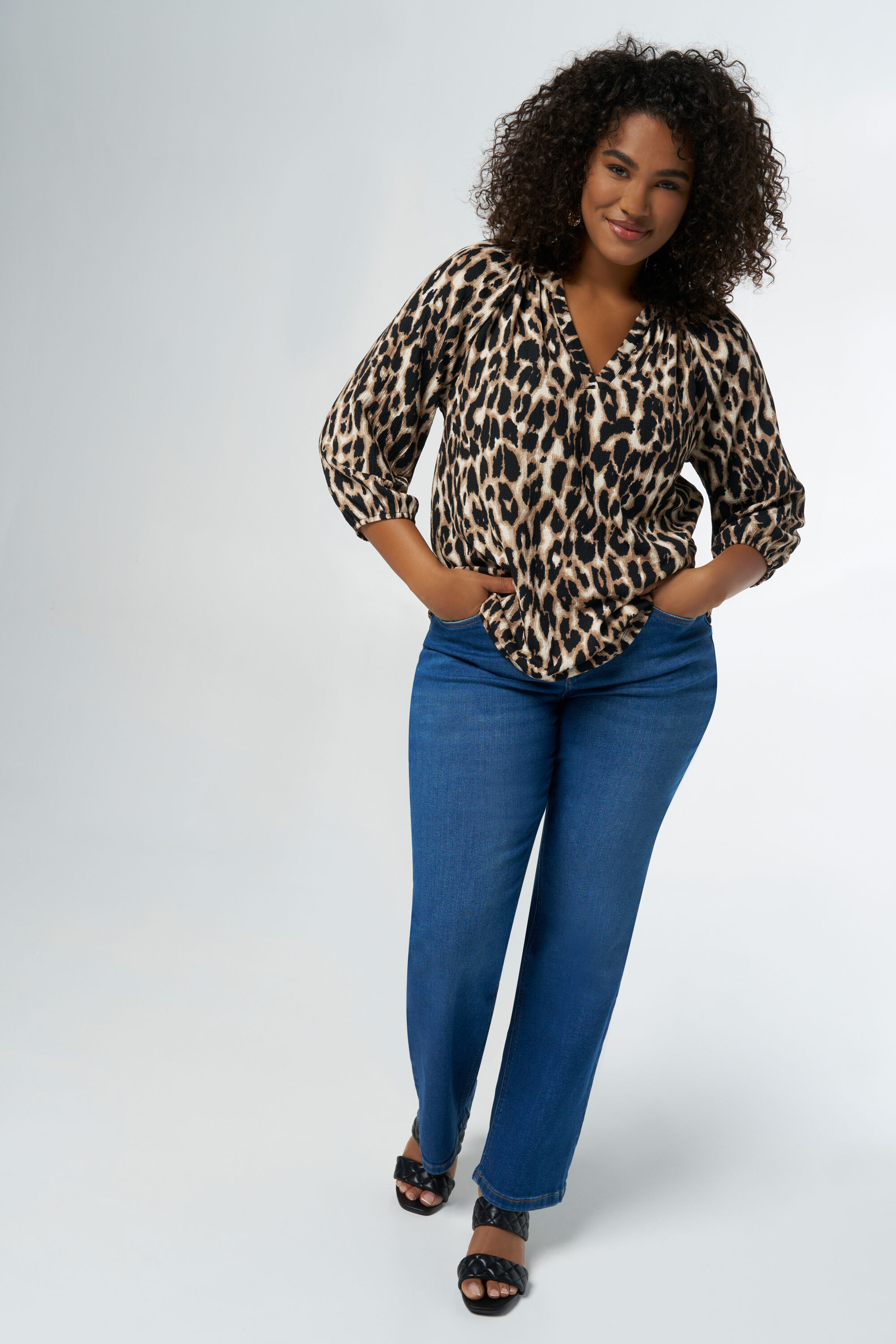 Top con cuello de pico image number 5