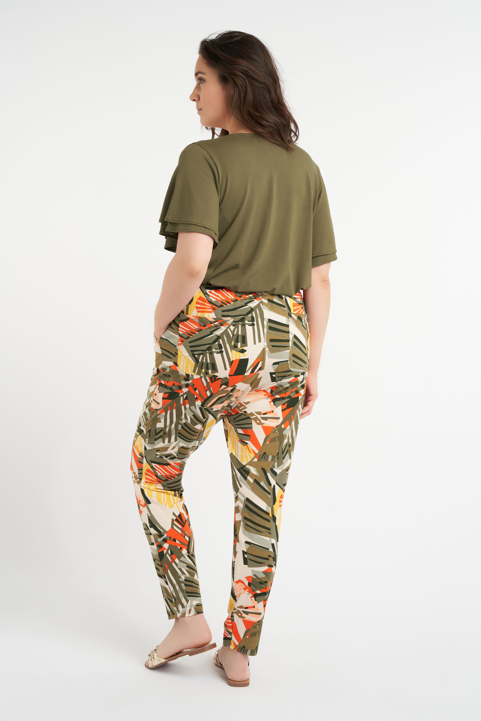 Pantalones holgados  image number 4