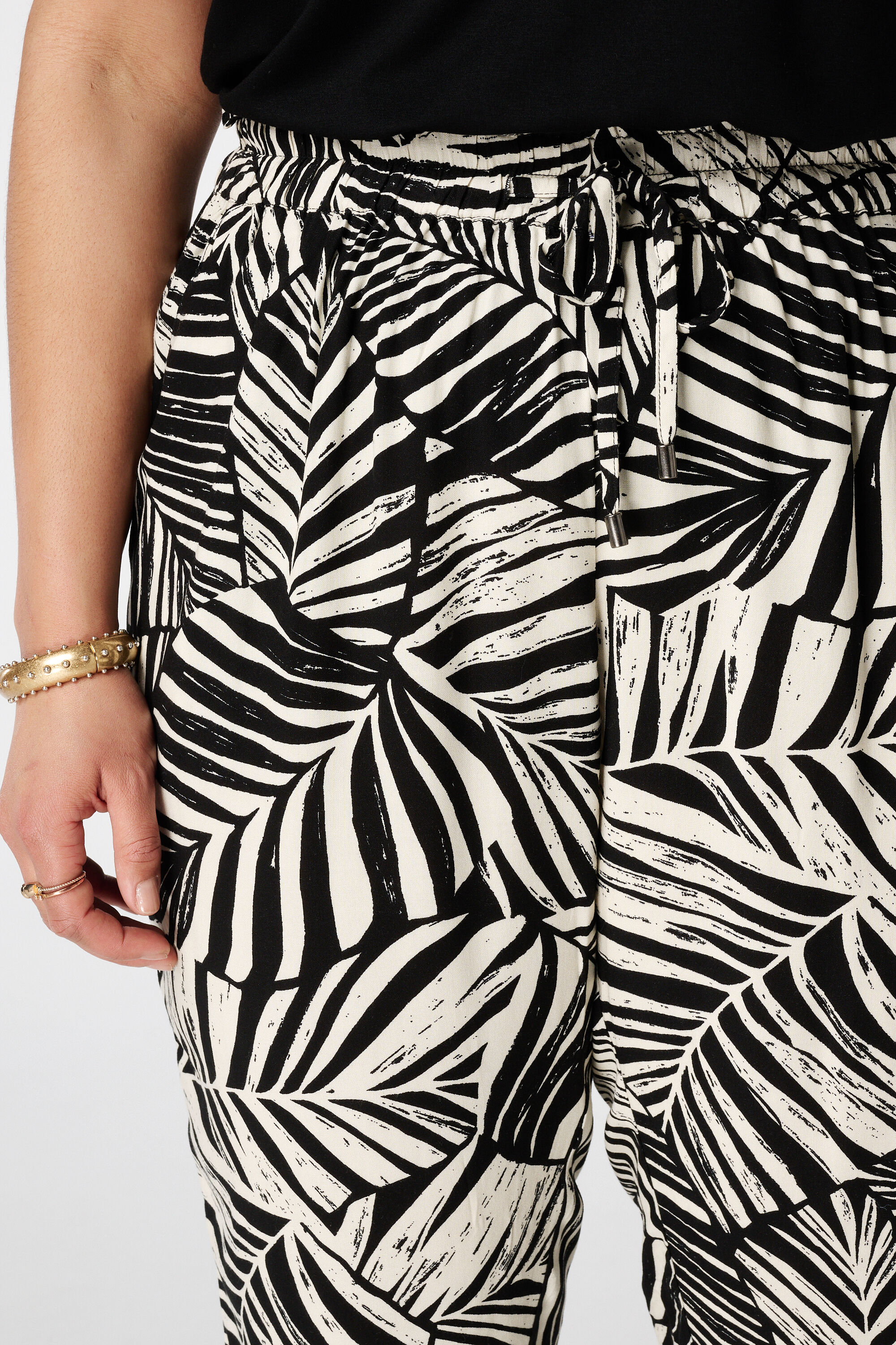 Pantal&oacute;n straight leg con estampado image number 4