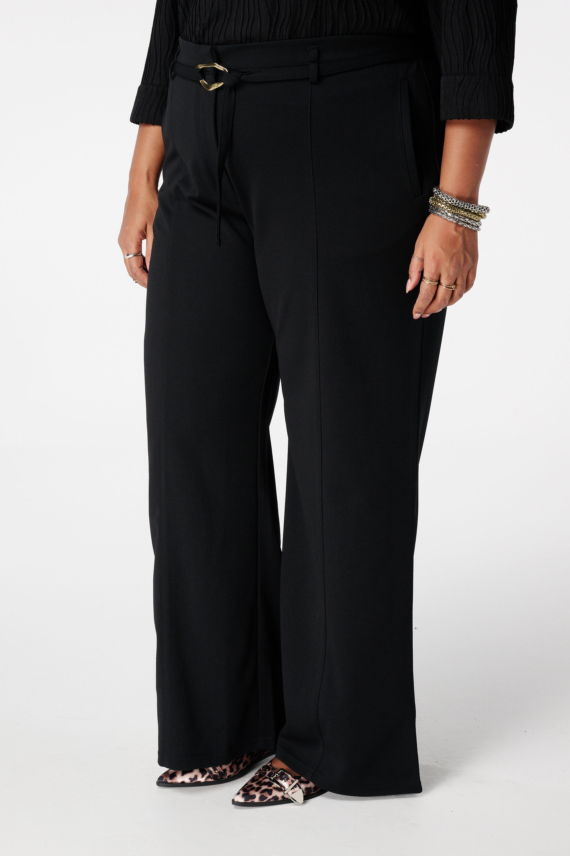 Pantal&oacute;n recto con cintur&oacute;n image number 5