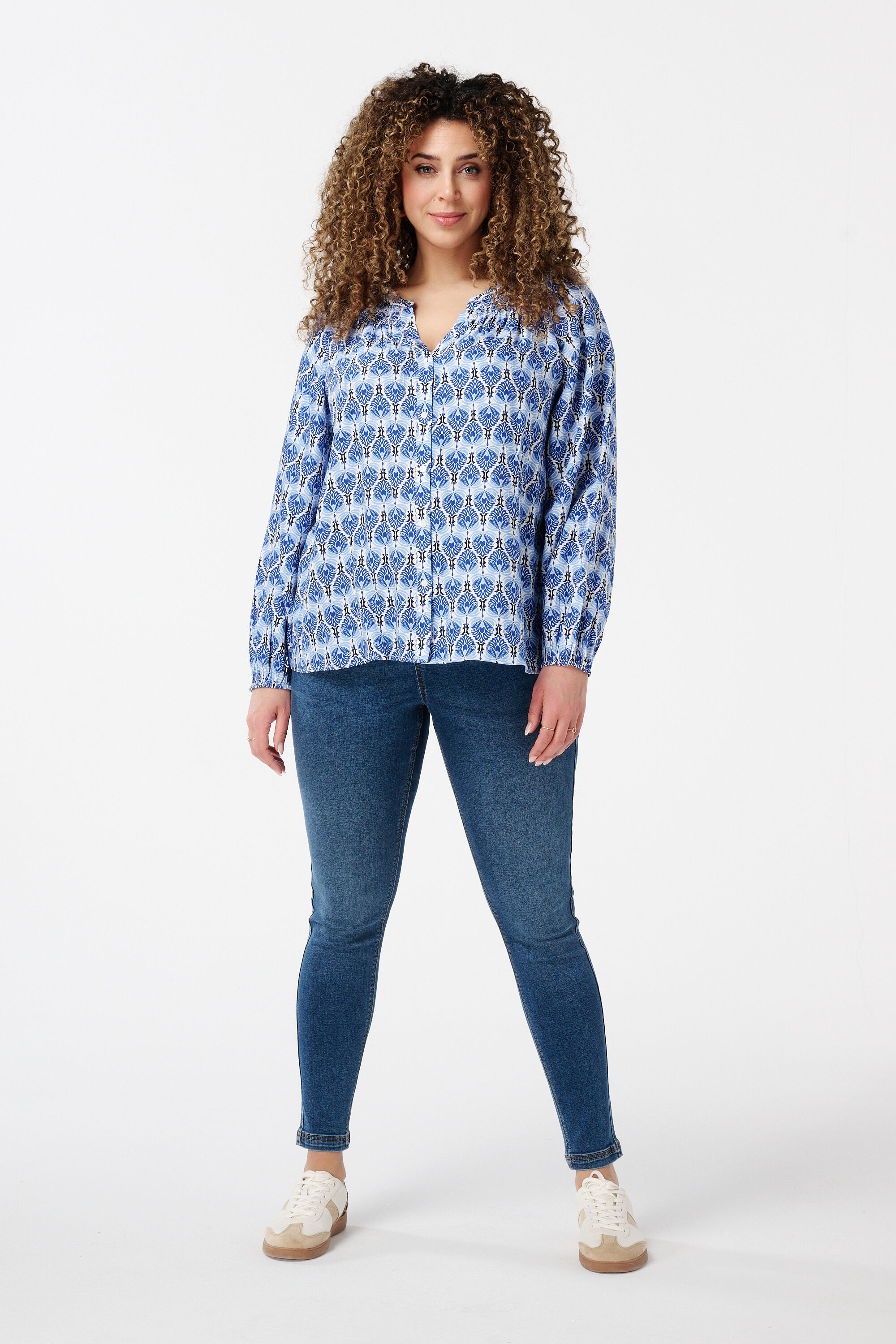 Blusa con detalle fruncido y estampado image number 5