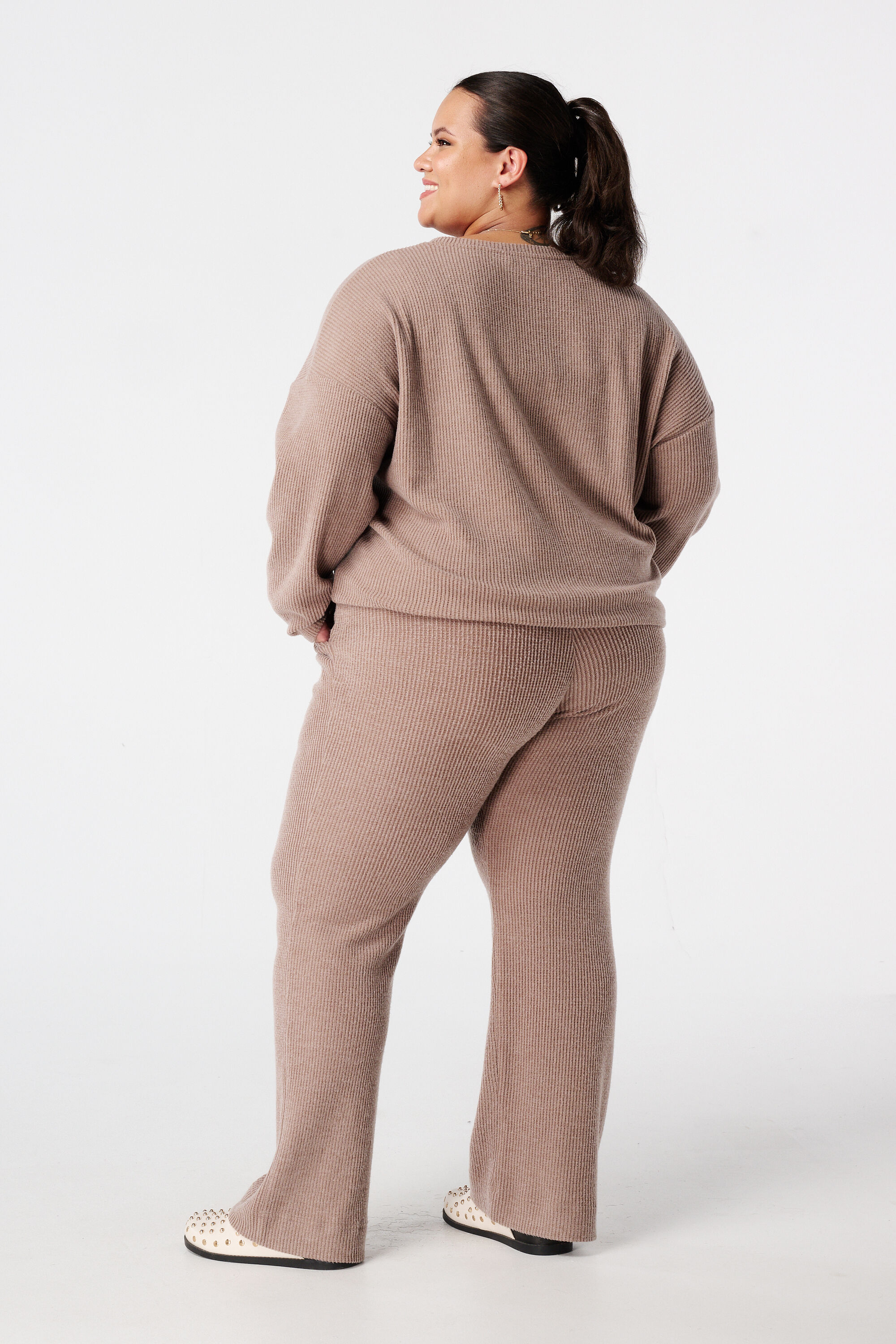 Pantalones rectos con cintura el&aacute;stica image number 3