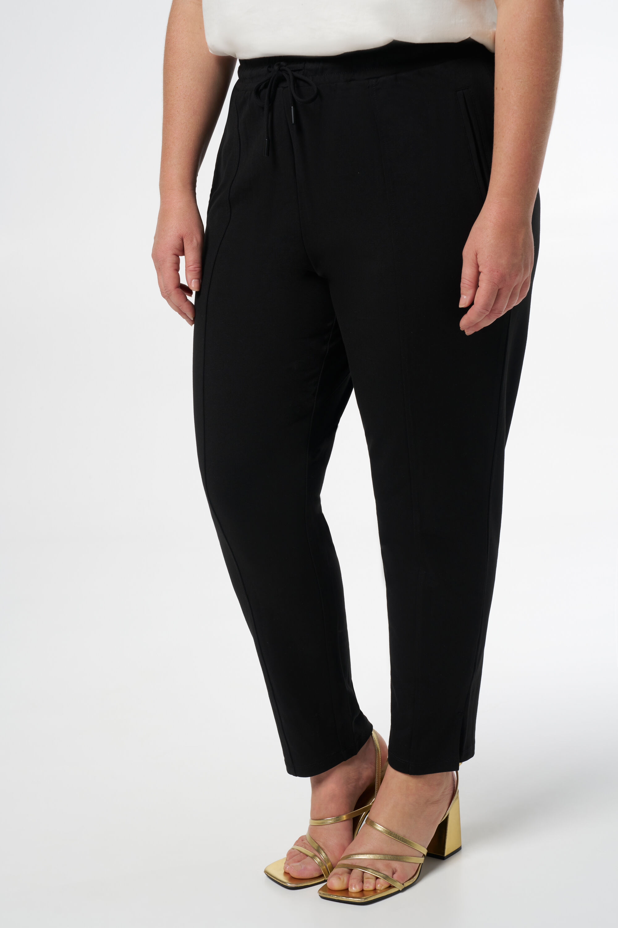 Pantalones jogger de corte holgado image number 5