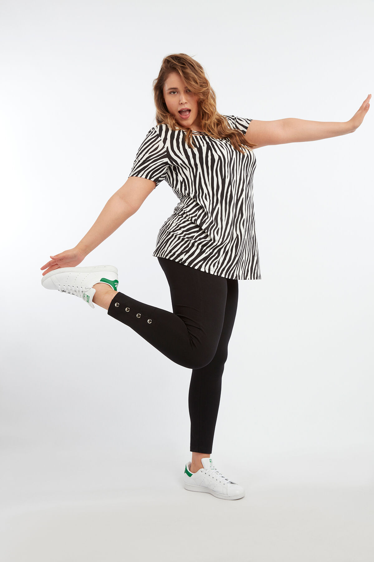 T&uacute;nica de cebra con tirantes cruzados image number 4