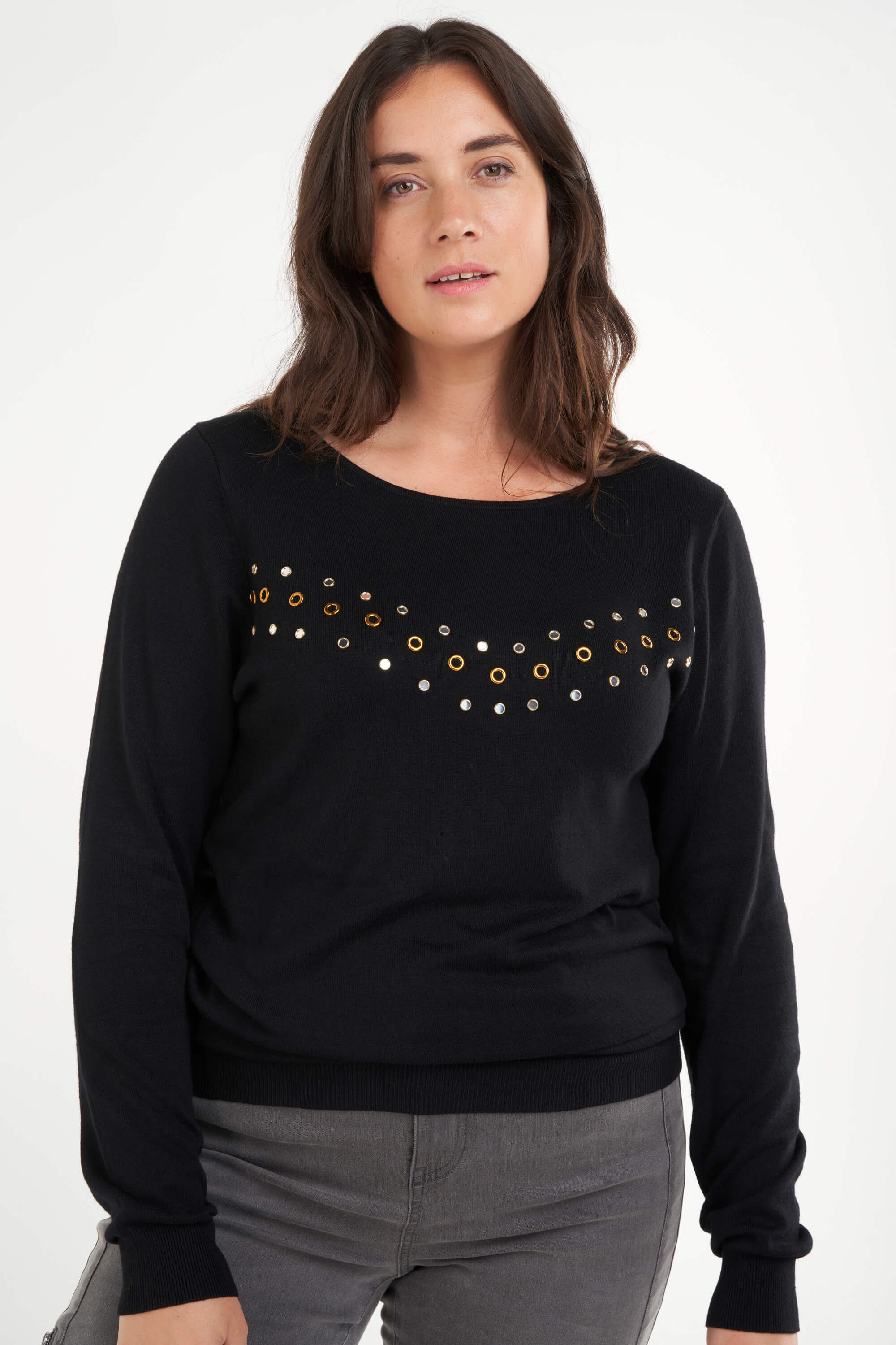 Su&eacute;ter con tachuelas image number 0