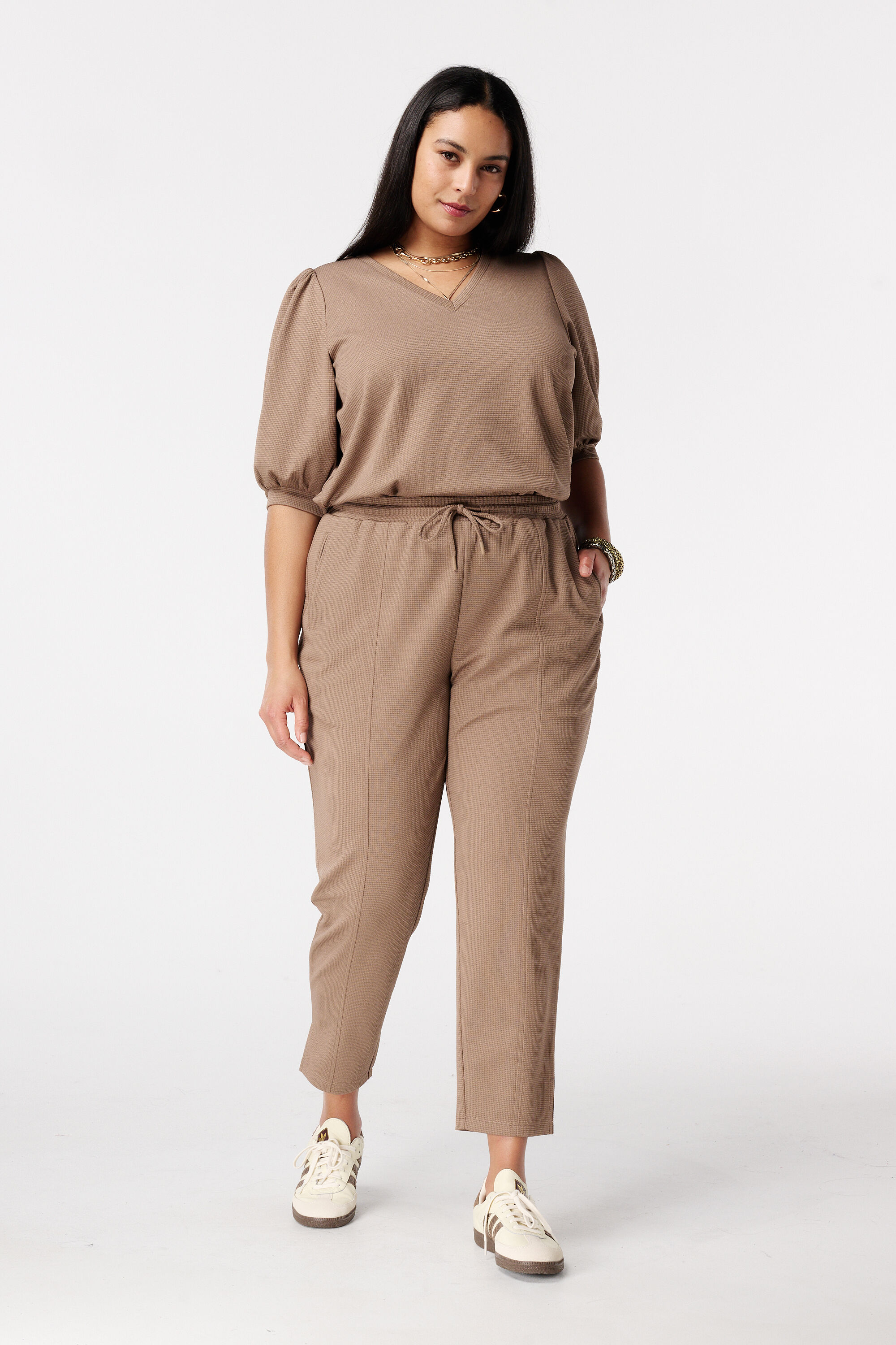 Pantalones con cord&oacute;n ajustable