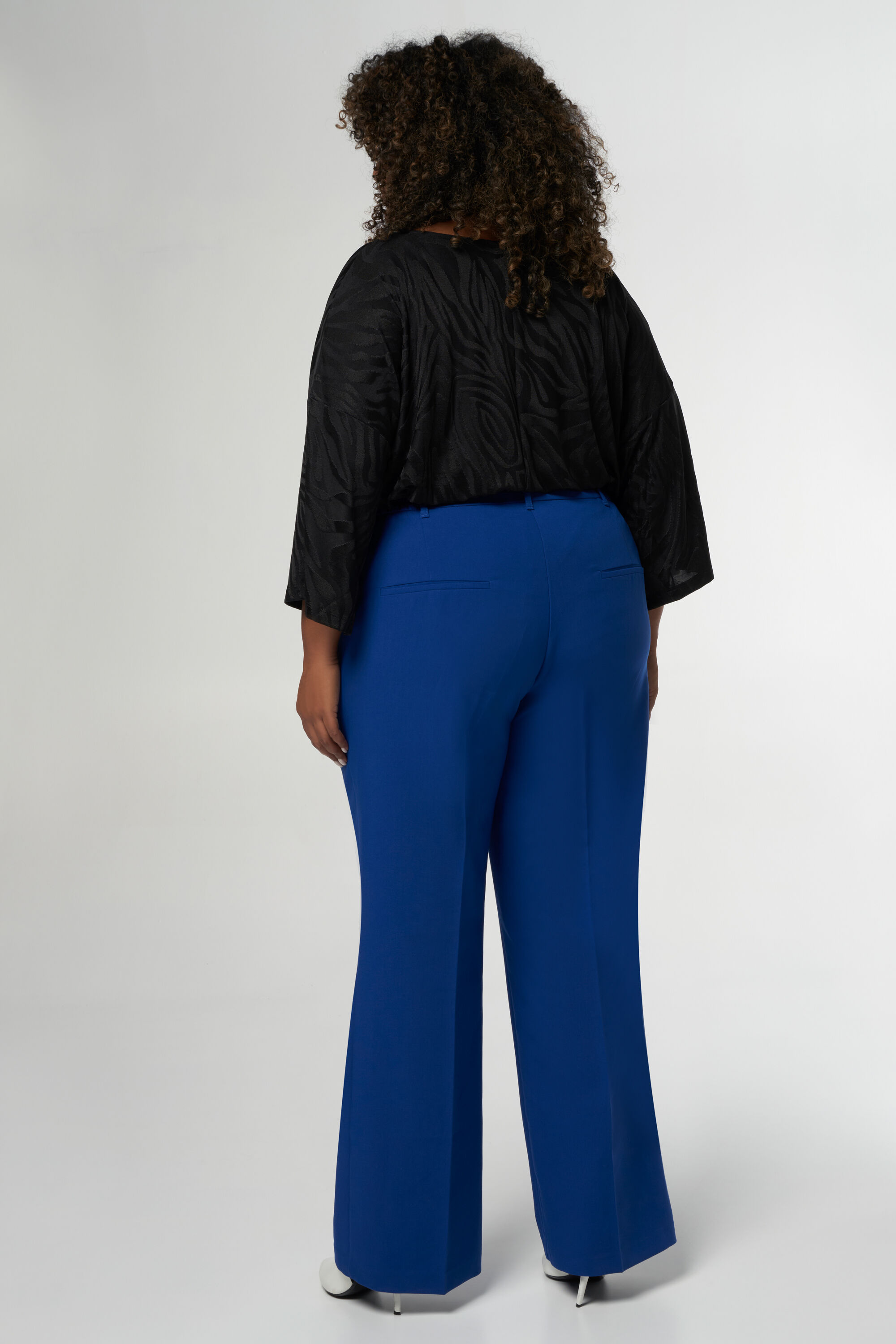 Pantalones de corte recto image number 3