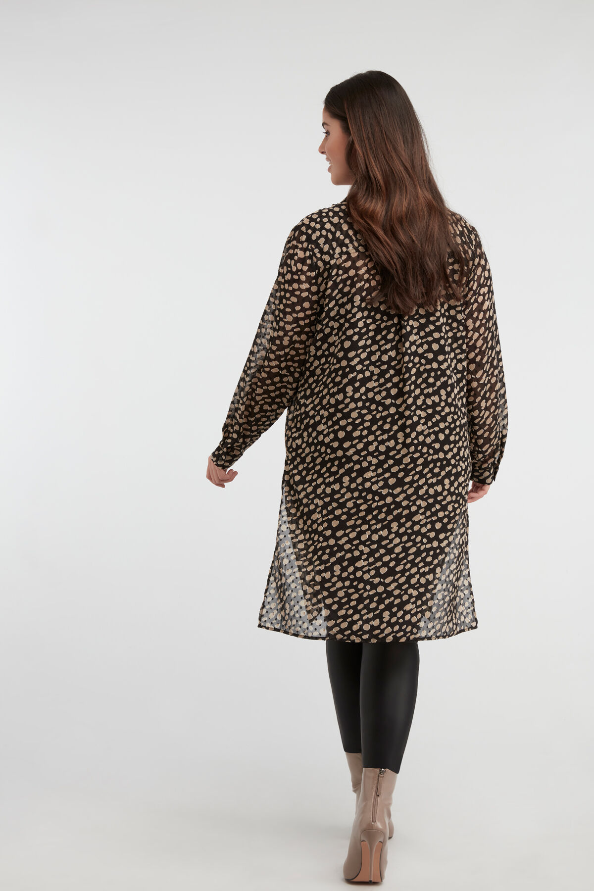 Blusa larga con estampado image number 4