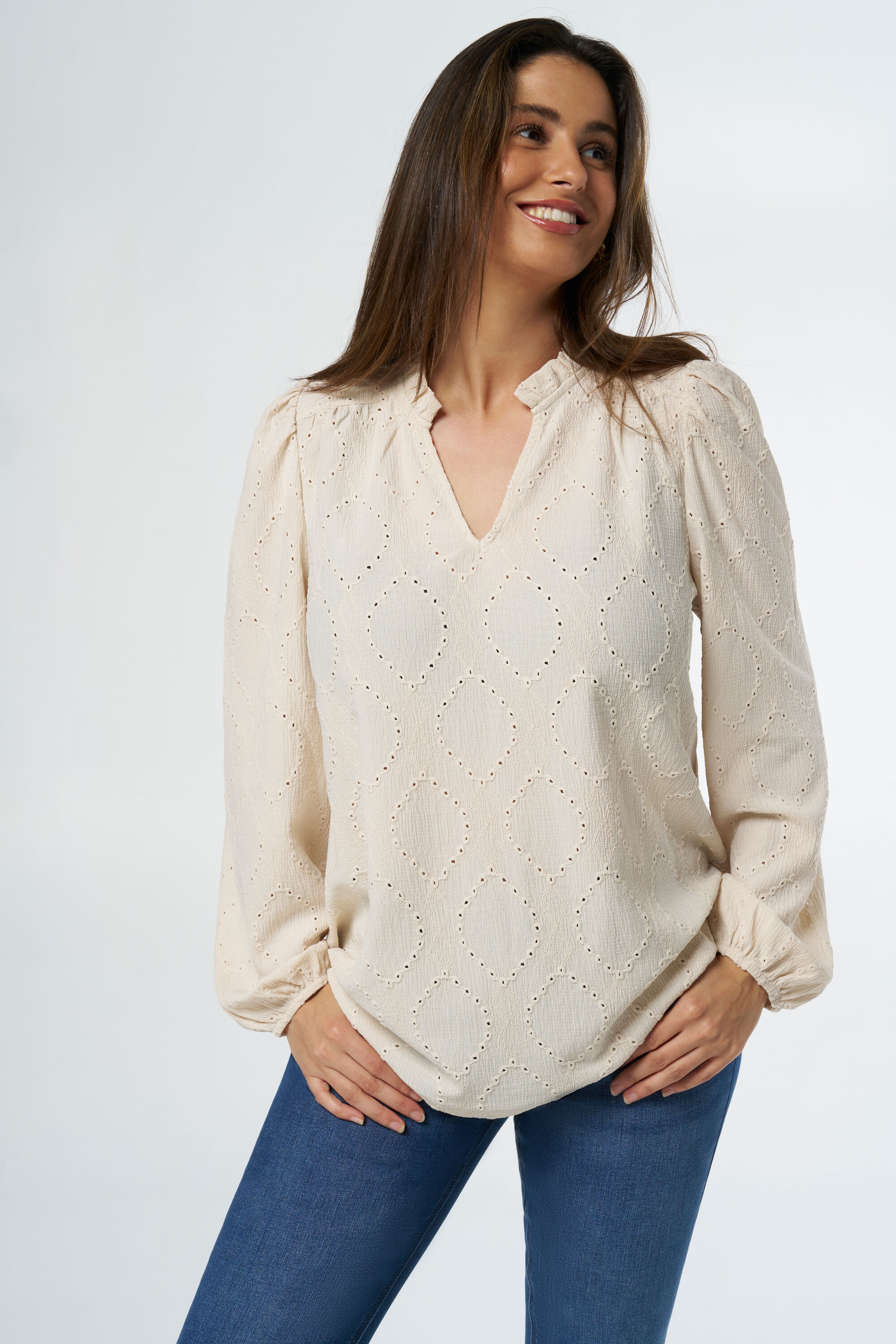 Top con bordado image number 5