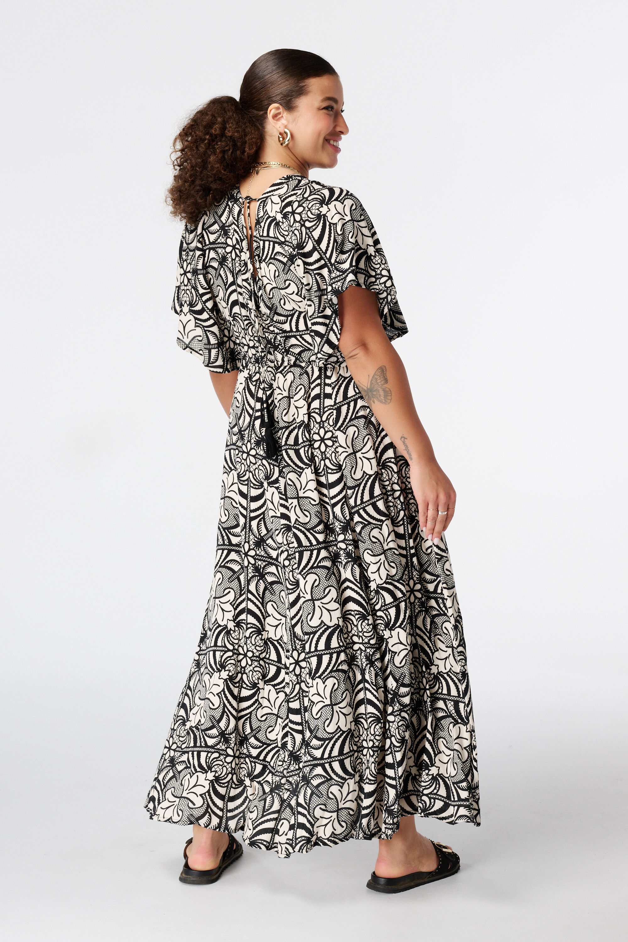 Vestido maxi con mangas mariposa image number 3