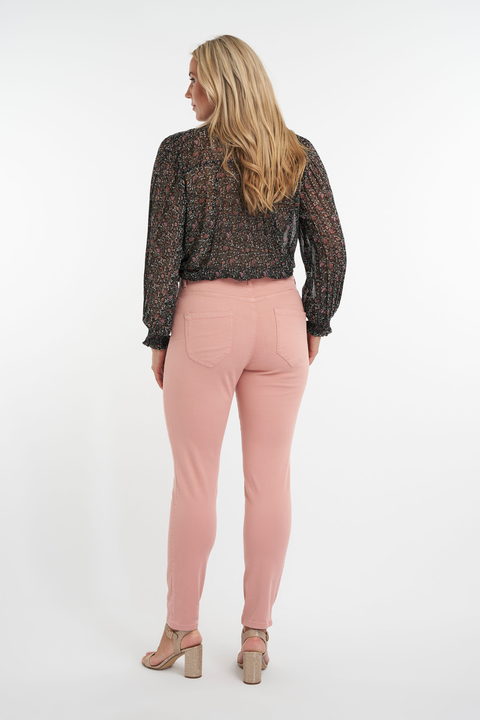 Vaqueros de corte pitillo  image number 3