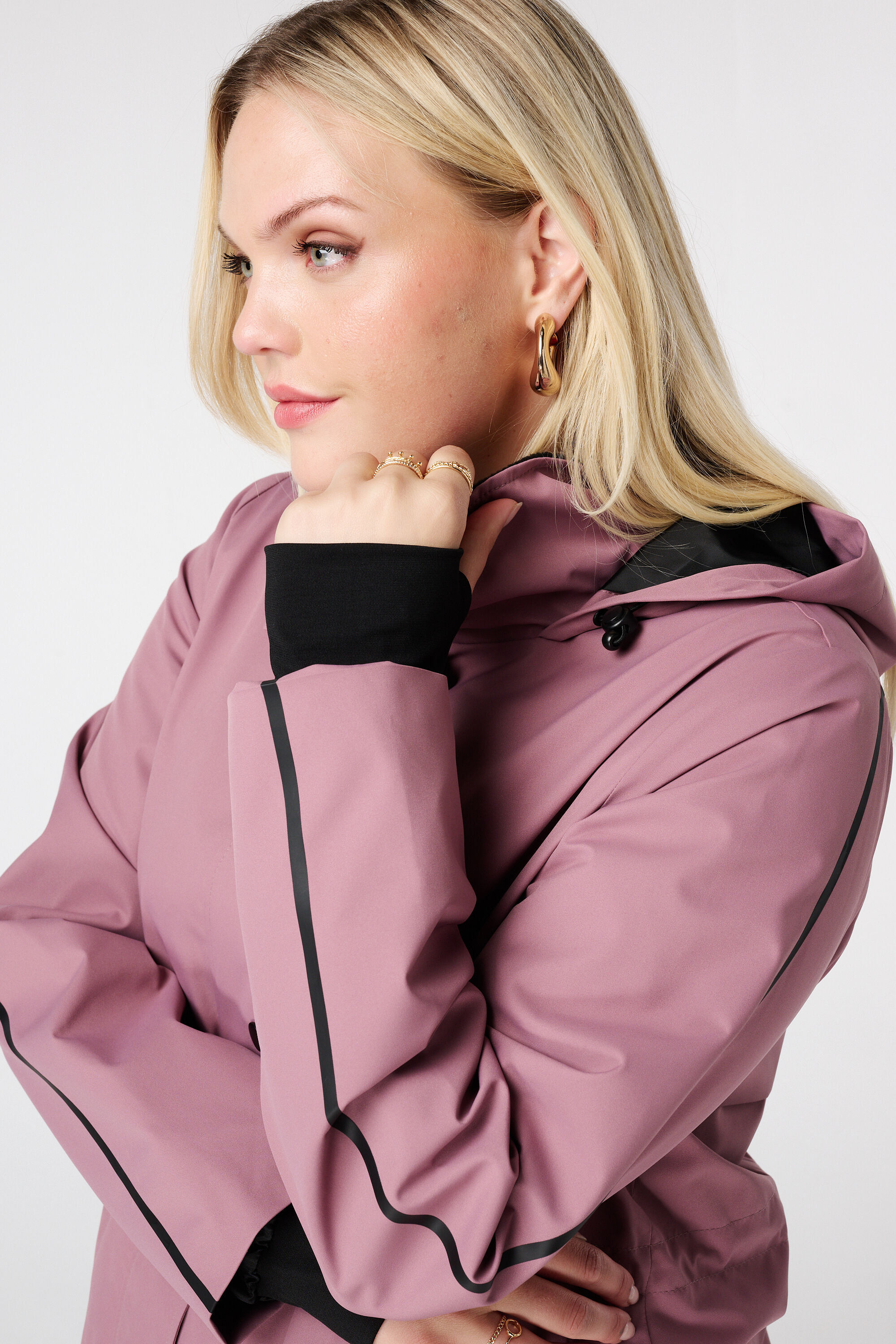 Impermeable image number 4