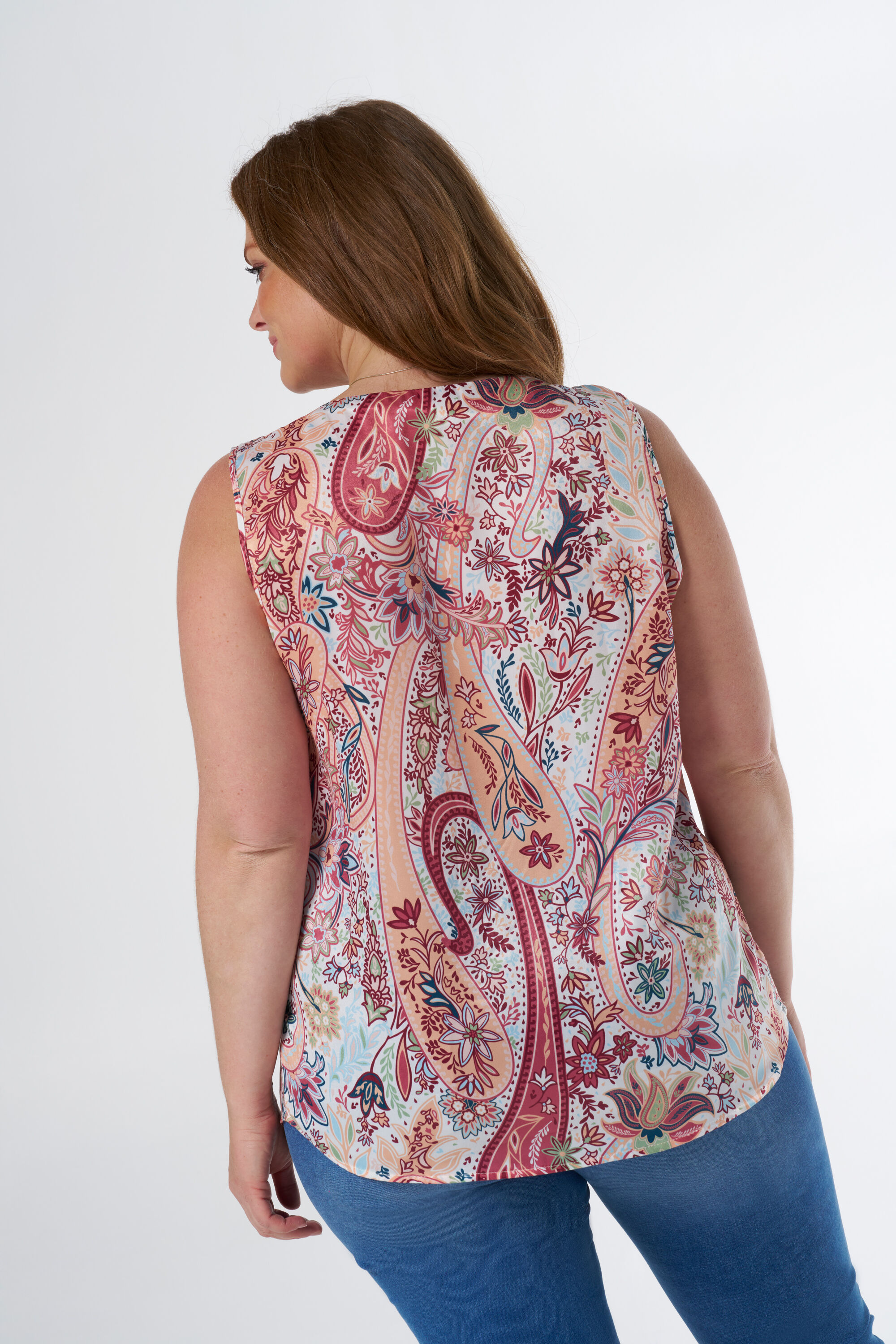 Top sin mangas con sat&eacute;n image number 3