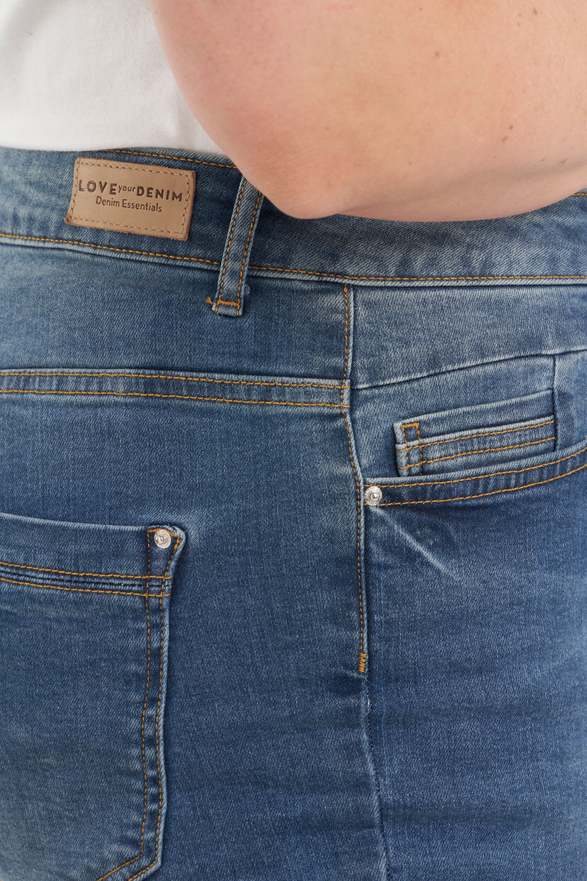 Vaqueros de pernera estrecha IRIS image number 5