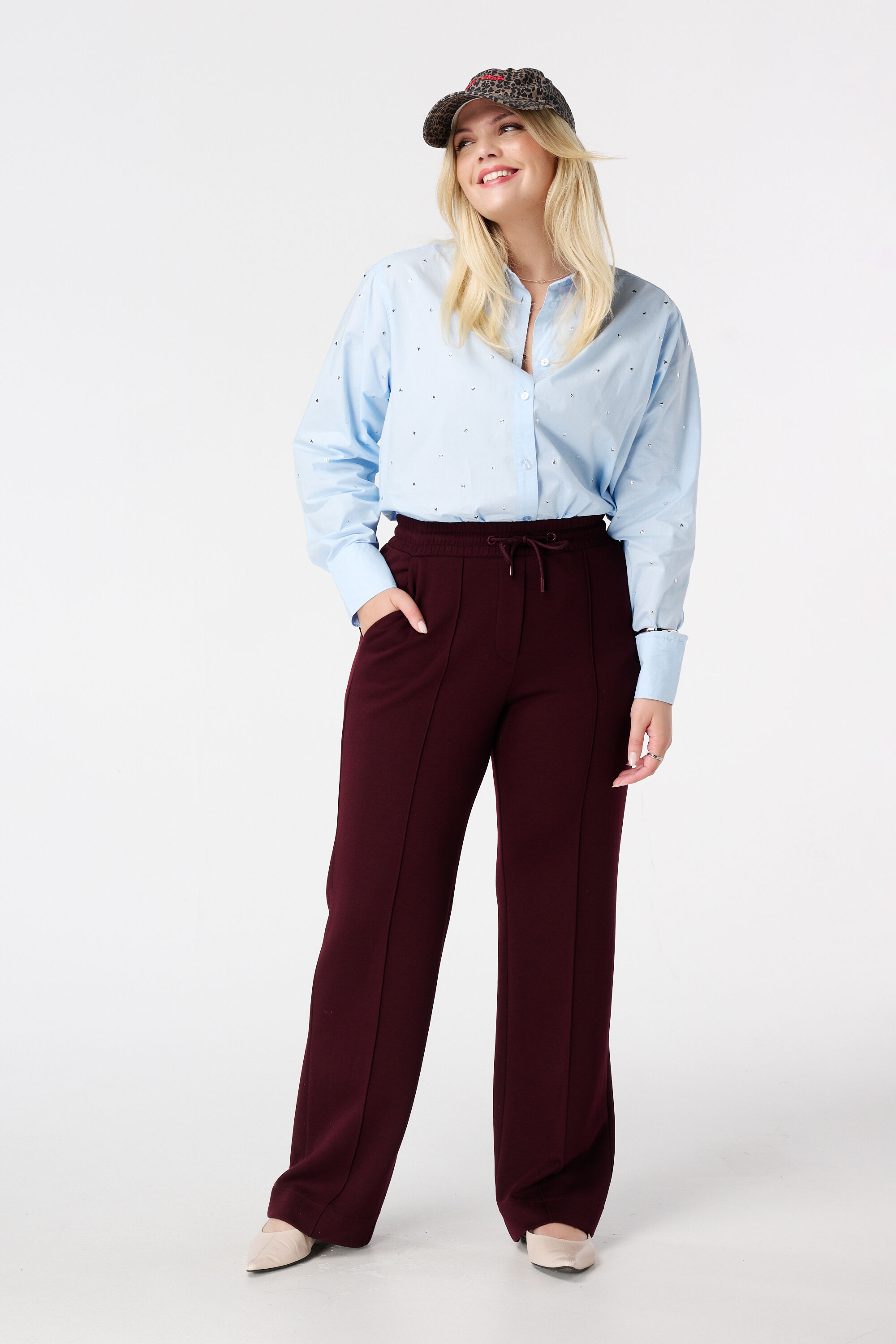 Blusa con tachuelas image number 5