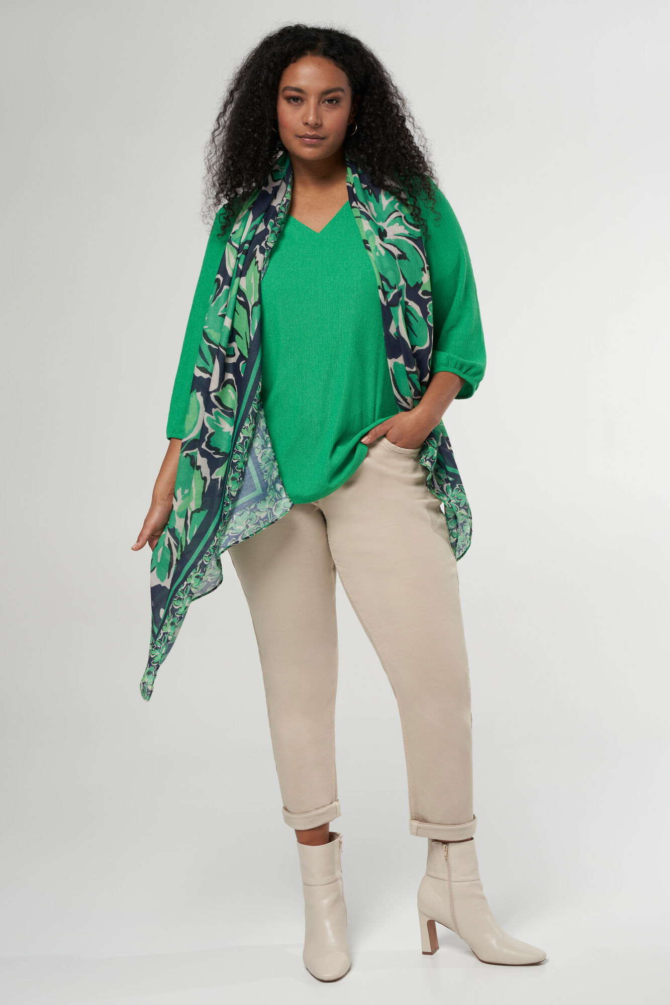 Bufanda con estampado  image number 3