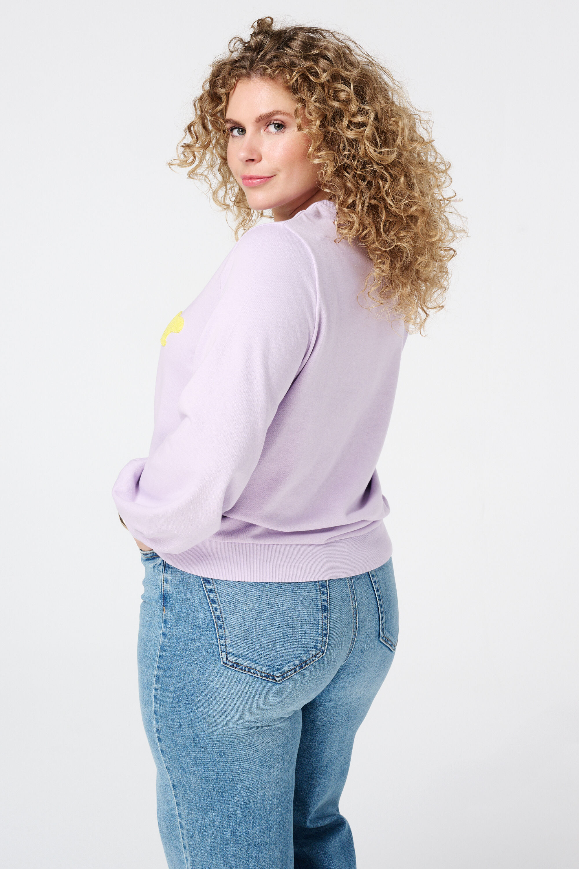 Su&eacute;ter con texto image number 3