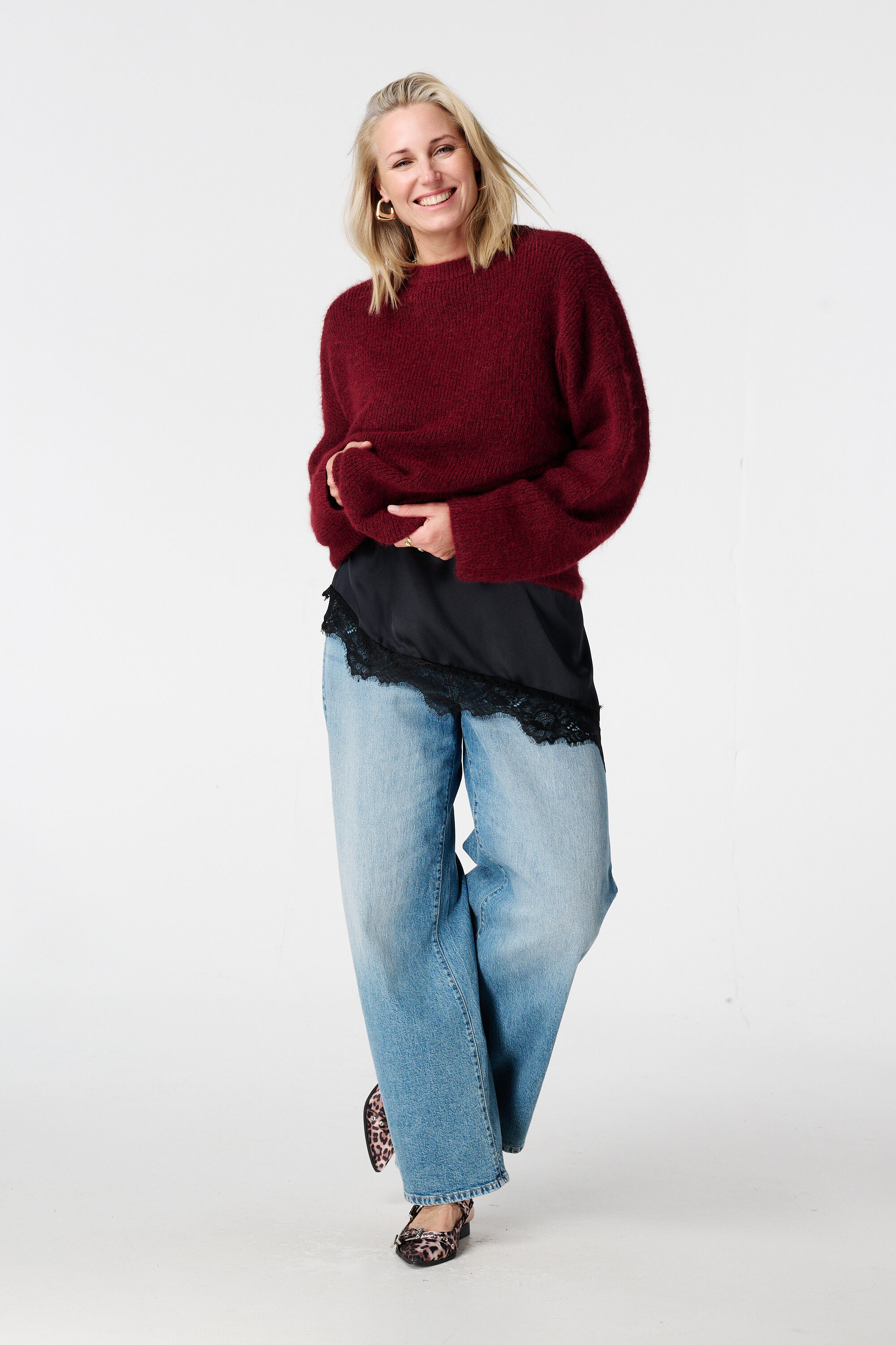 Top asim&eacute;trico con encaje image number 5