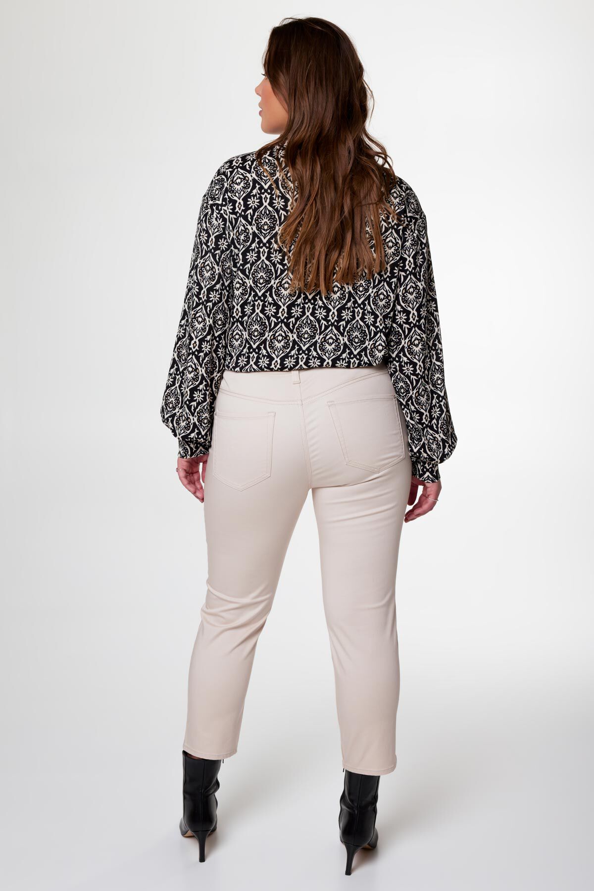 Pantalones de pernera ajustada recortados image number 3