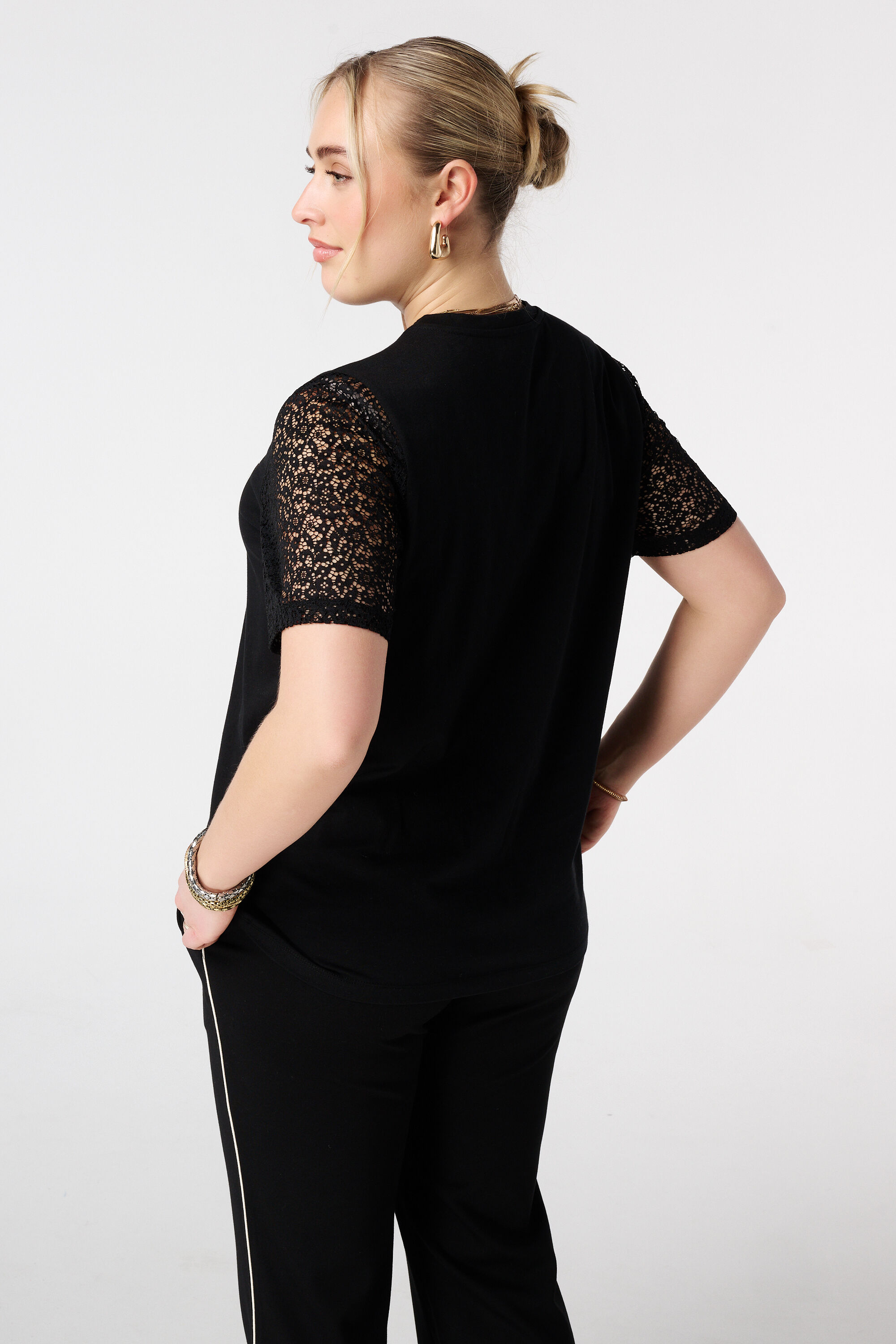 Camiseta con mangas de encaje image number 3
