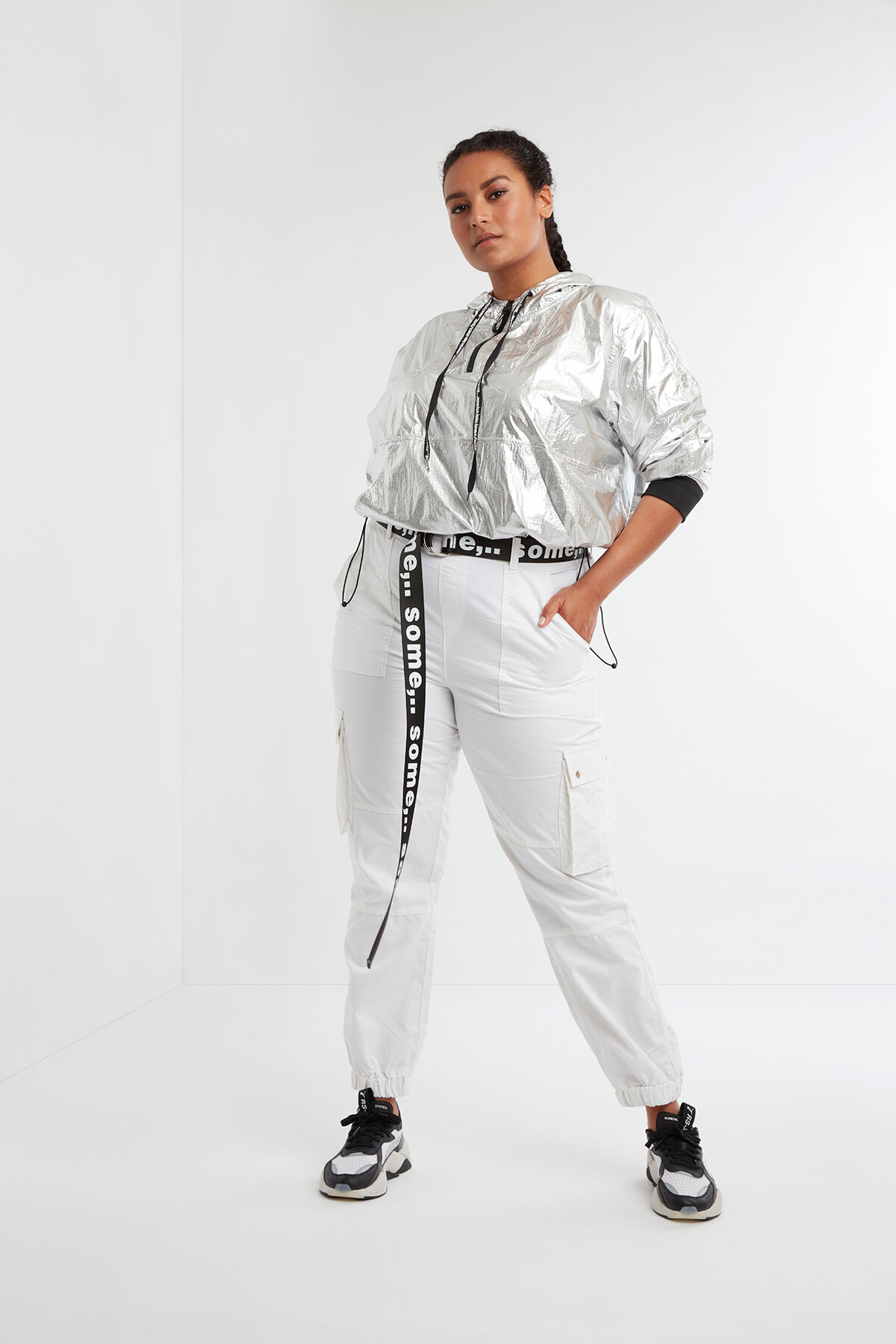 Pantalones tipo cargo image number 4