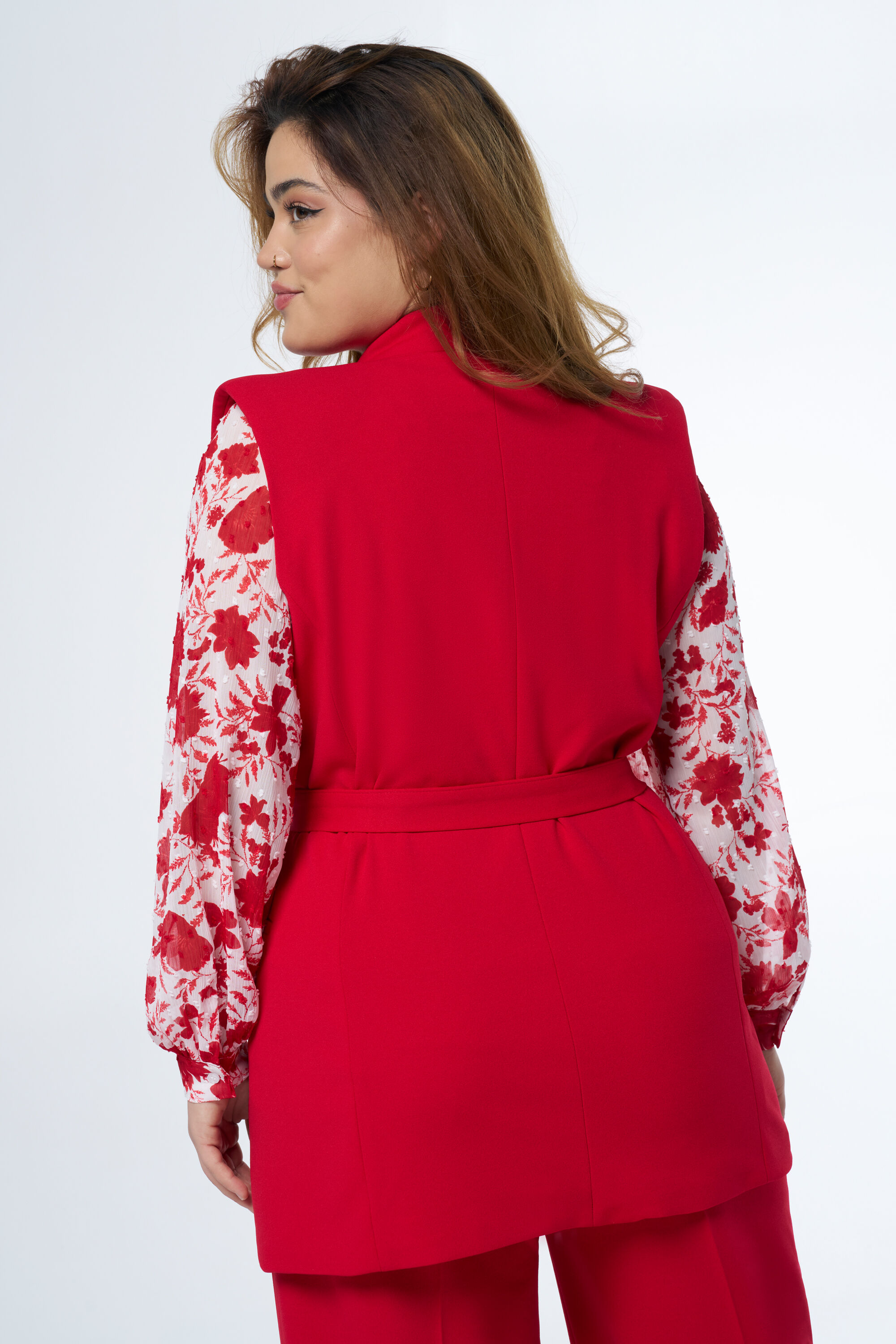 Chaleco con cinto a juego image number 3