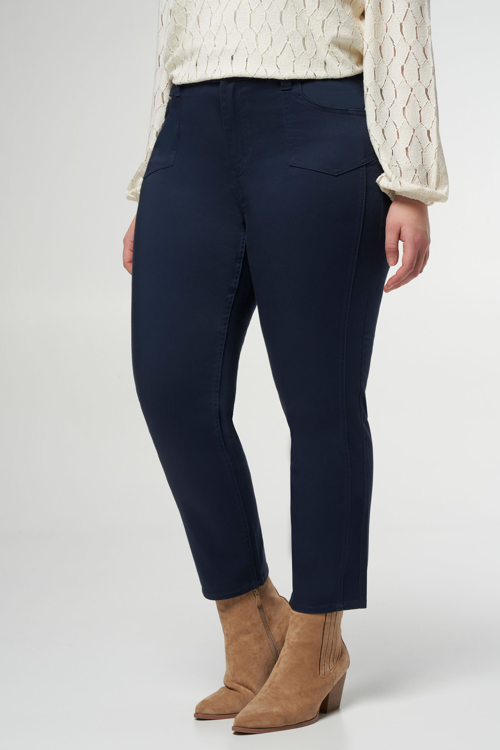 Pantalones de pernera ajustada recortados image number 5