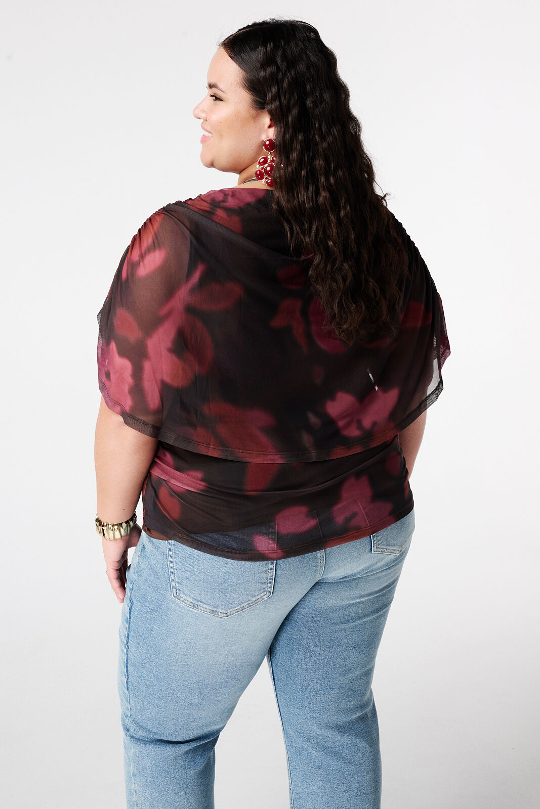 Top de malla con mangas drapeadas image number 3