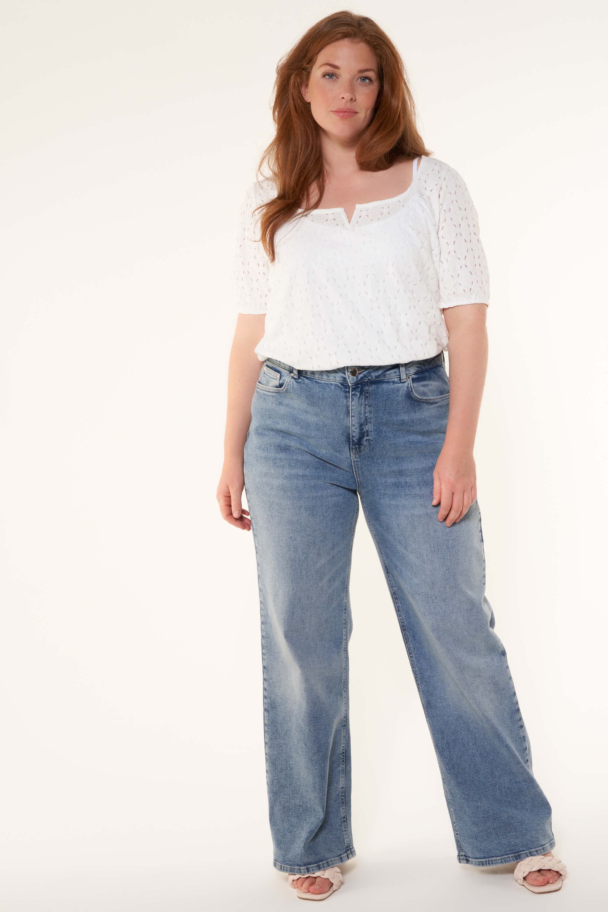 Vaqueros con pernera ancha image number 6