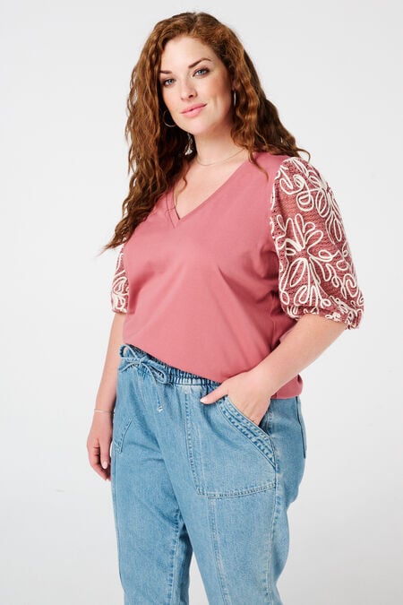 Camiseta con mangas bordadas Camiseta con mangas bordadas