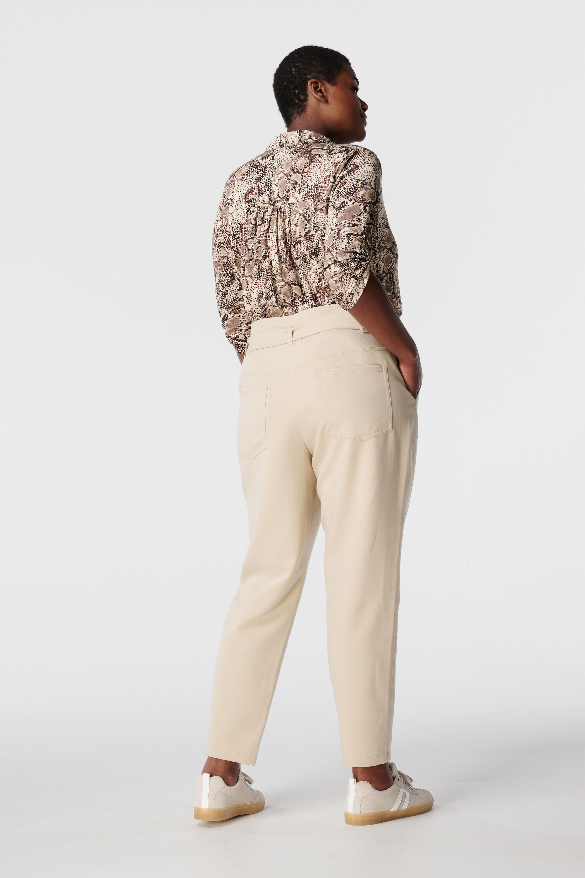 Pantalones Paperbag con cinto image number 3