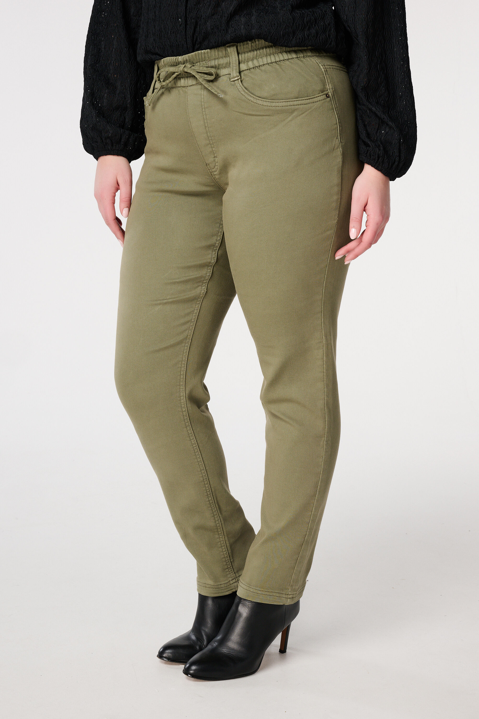 Pantal&oacute;n vaquero jogger image number 5