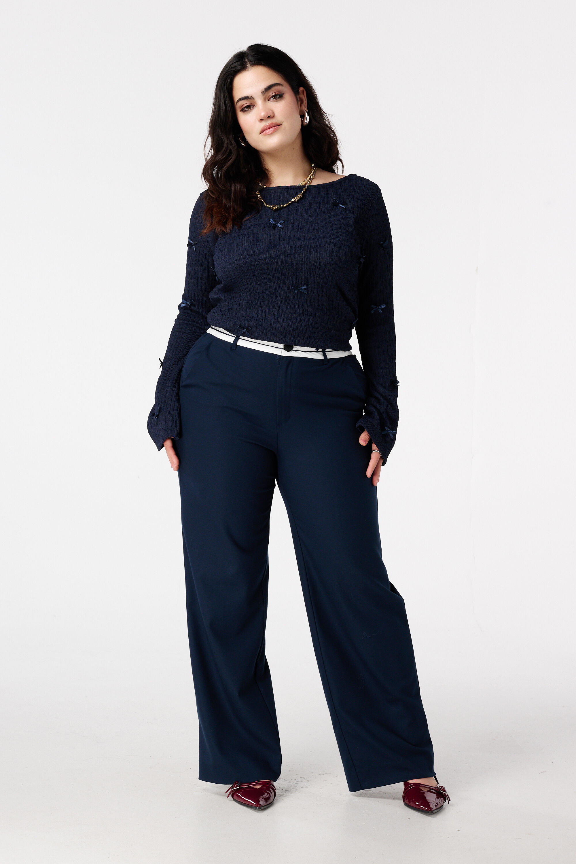 Top con detalles de lazos image number 5