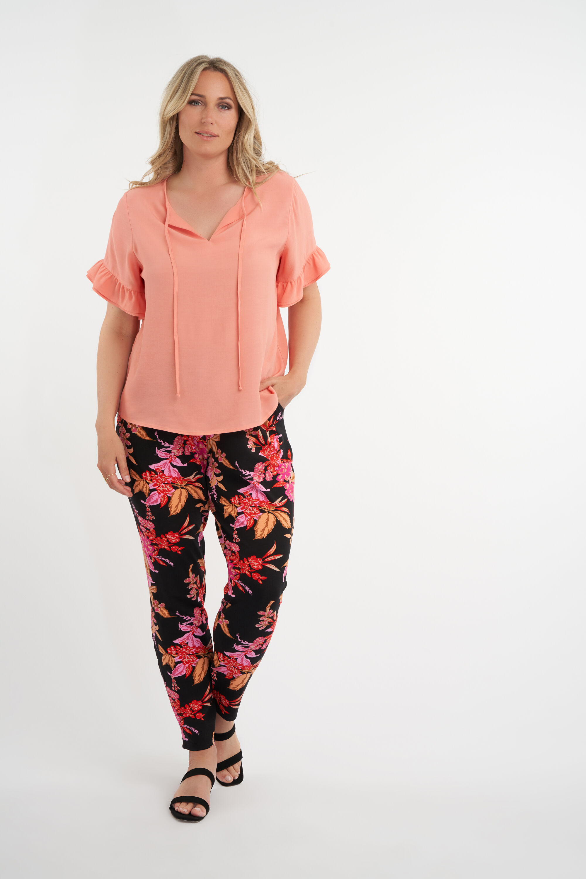 Top con mangas con volantes image number 6