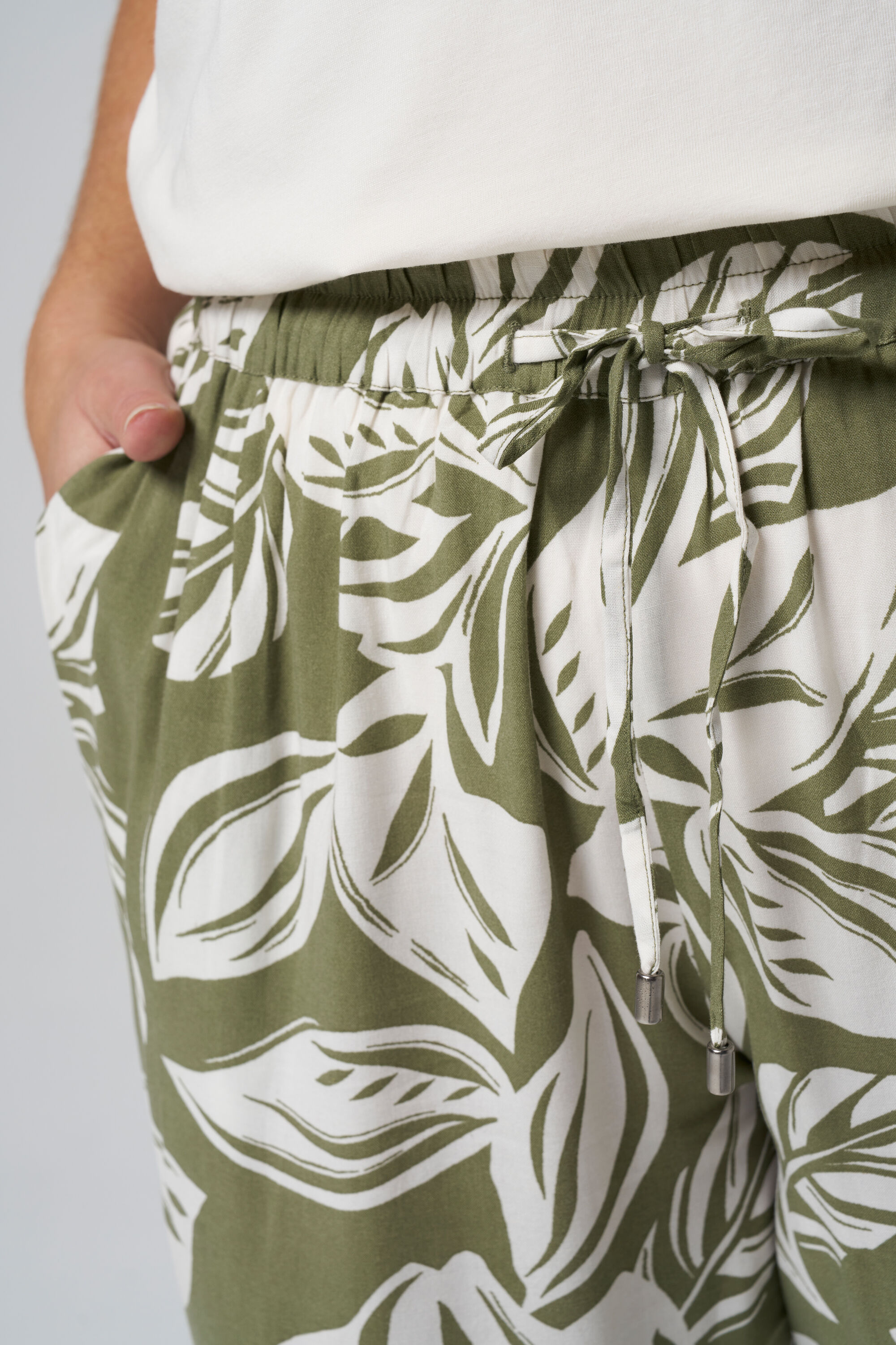 Pantalones con estampado image number 4