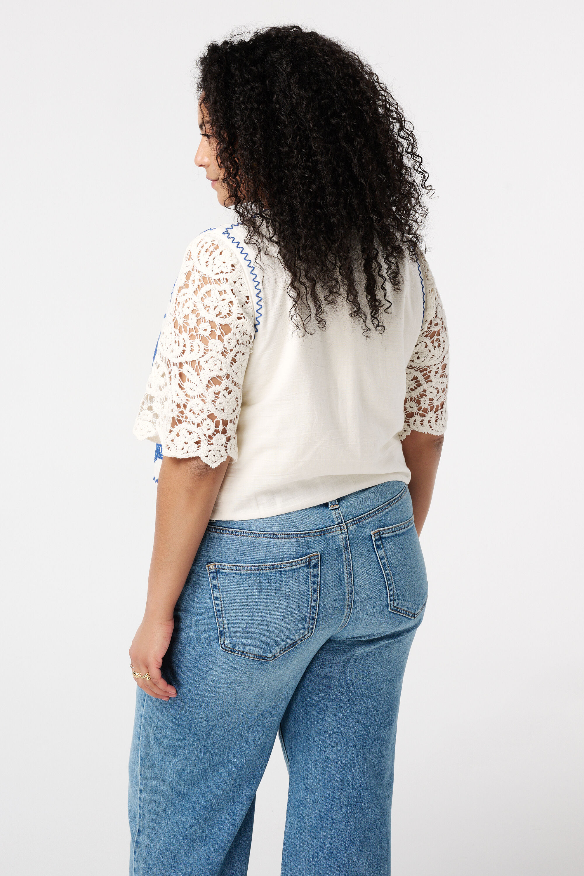 Chaleco bordado image number 3