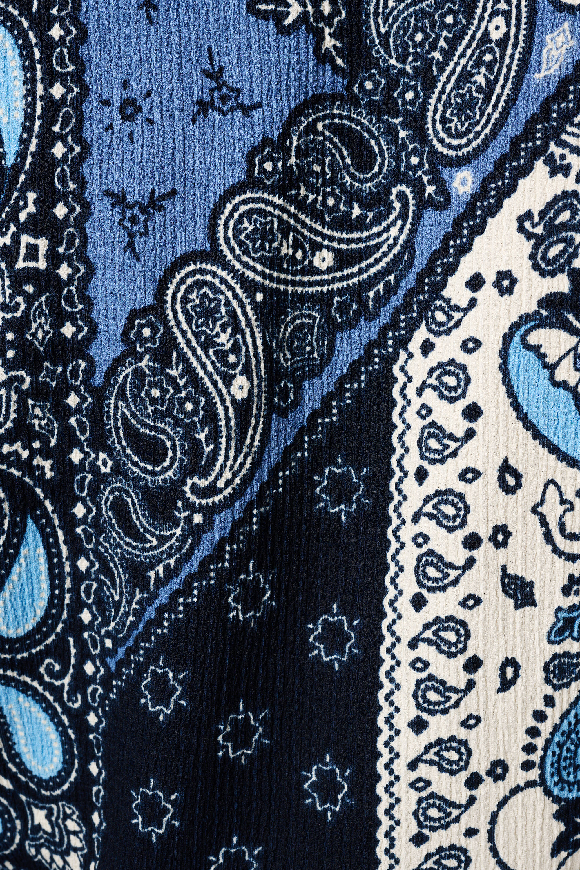 Top con estampado y detalles sutiles image number 6