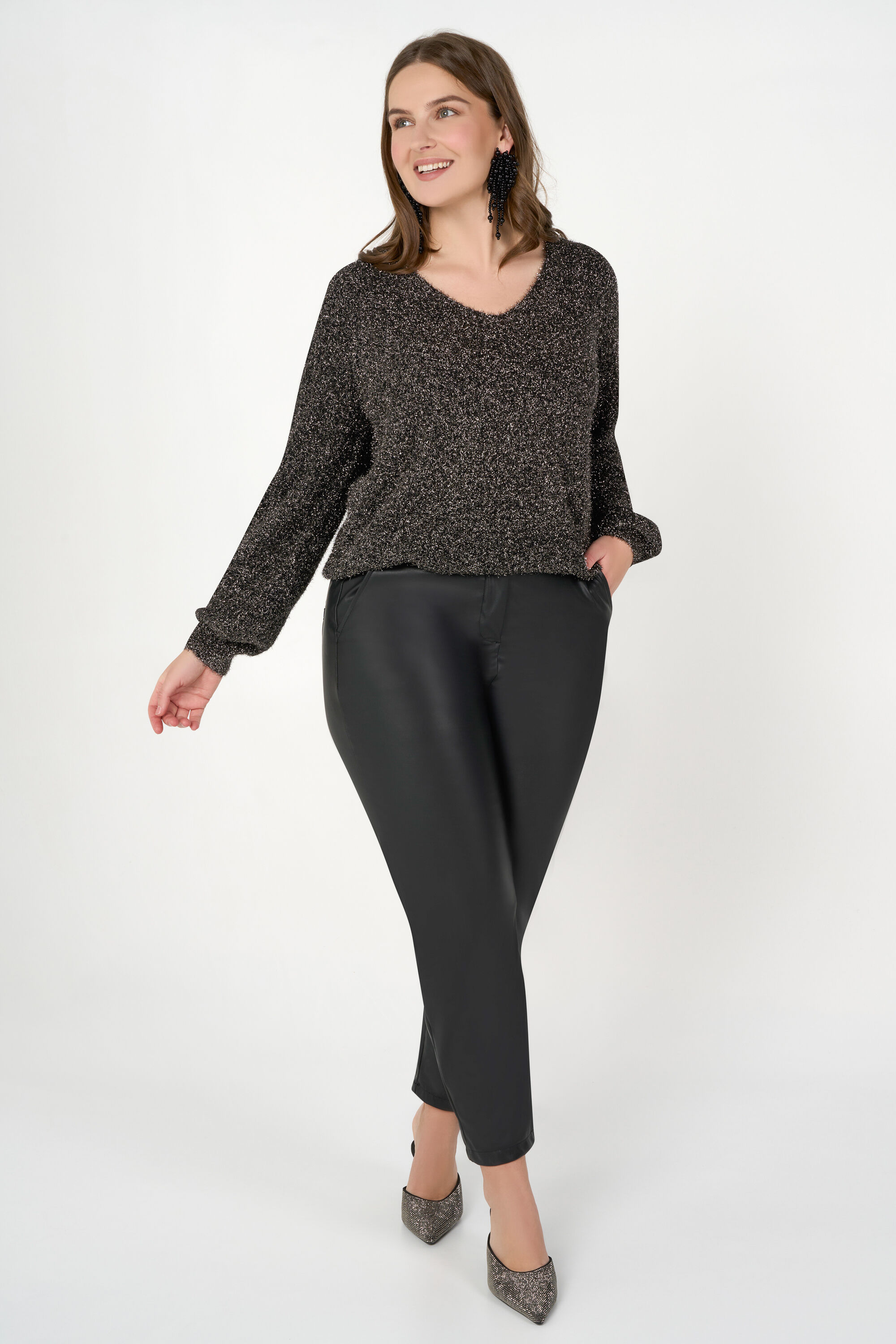 Su&eacute;ter con detalle plateado y estructura image number 5