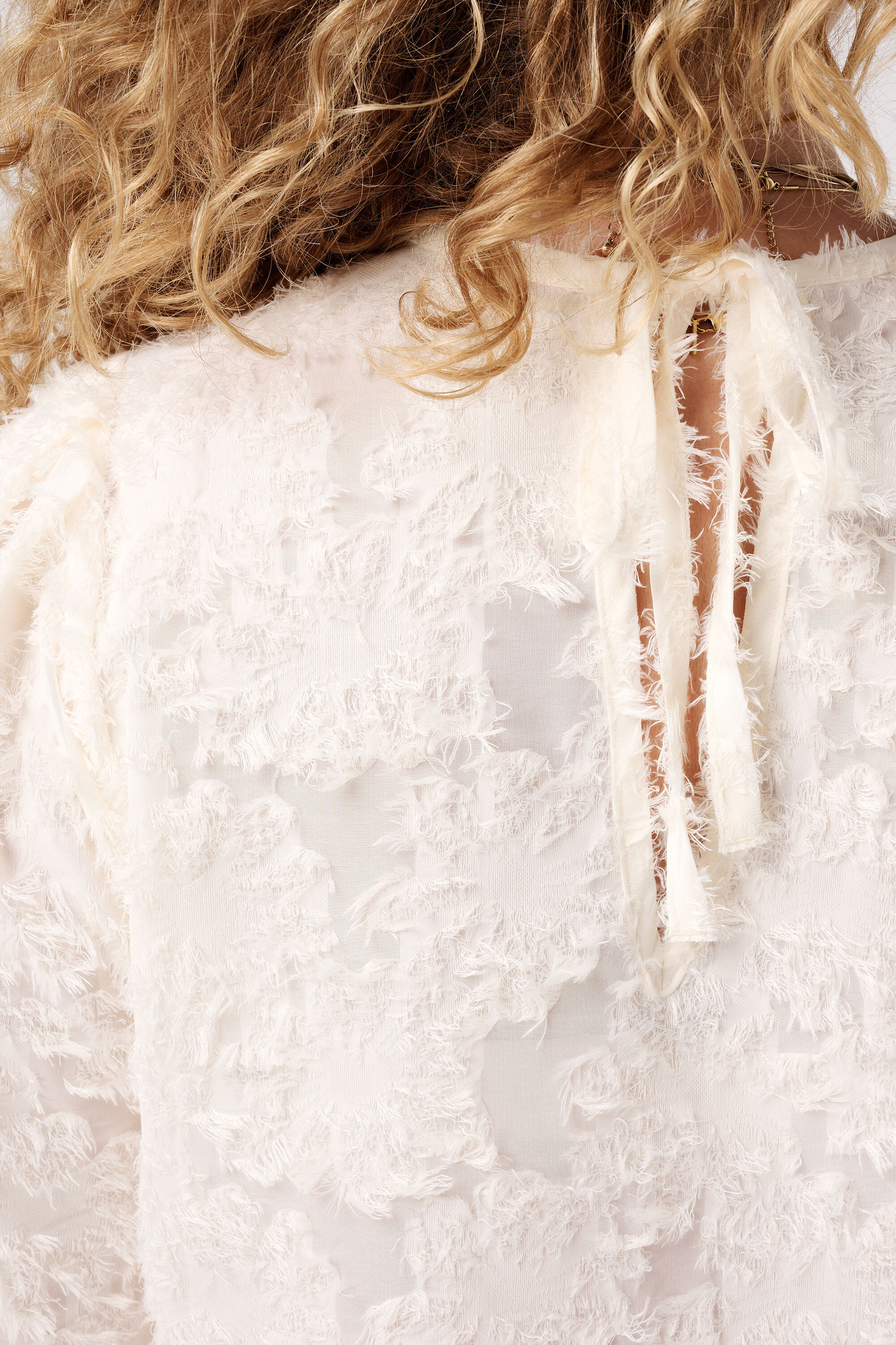 Blusa con textura image number 6