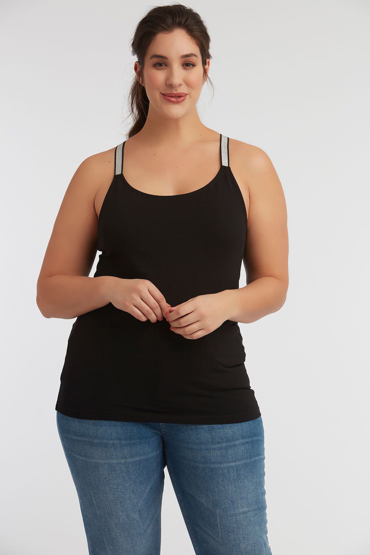 Top sin mangas con tirantes cruzados image number 3