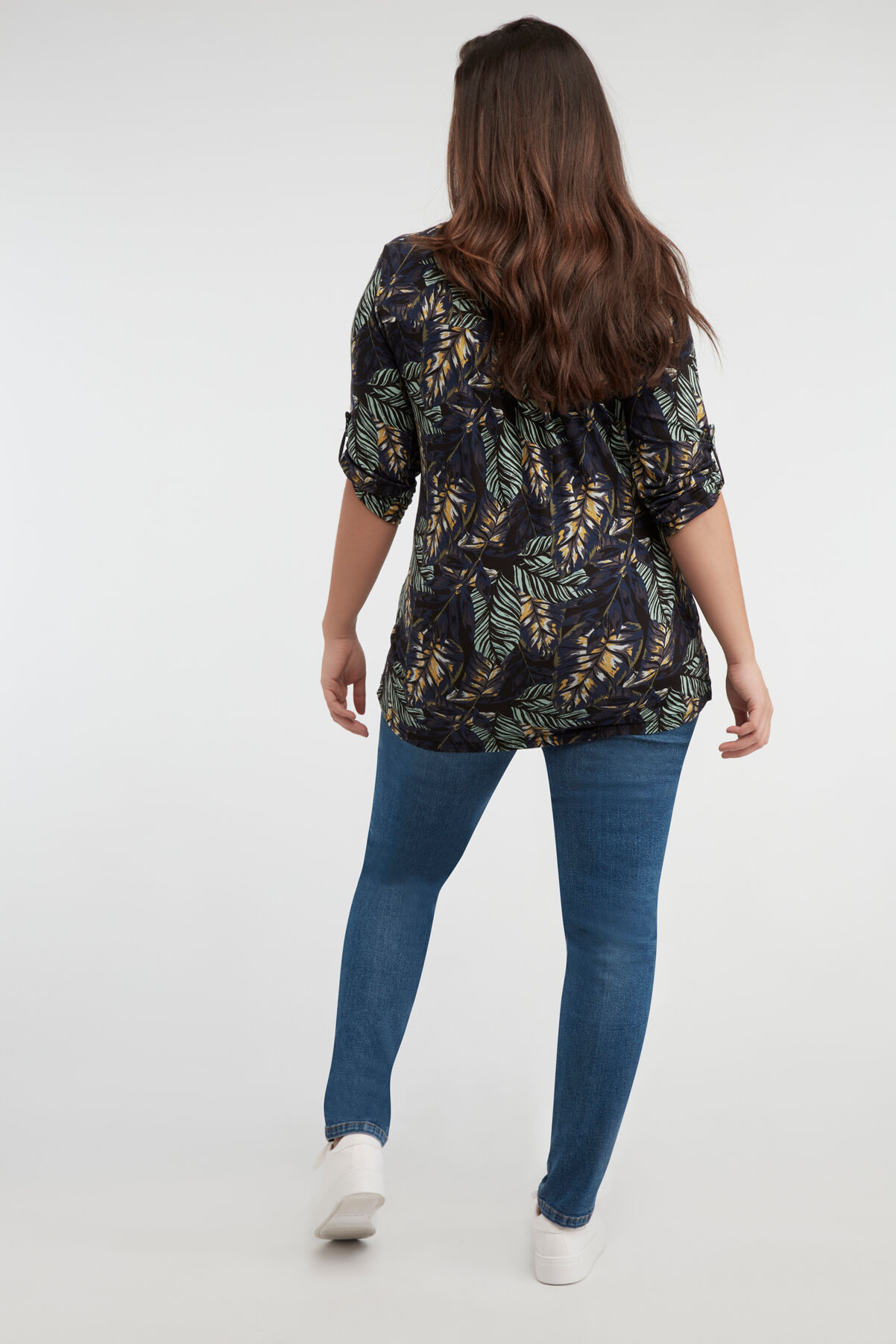 Vaqueros ajustados con cadena image number 3