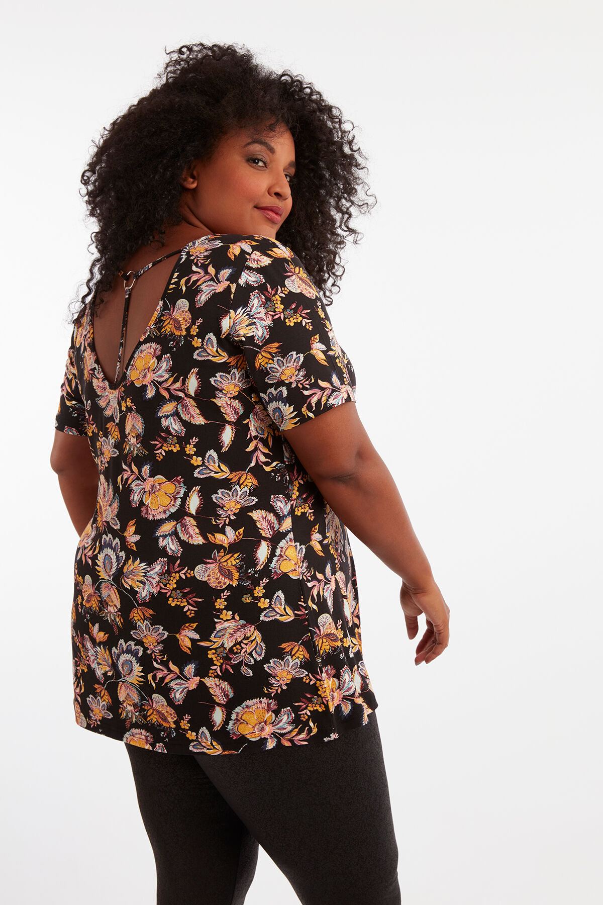 Top con detalle en la espalda image number 3