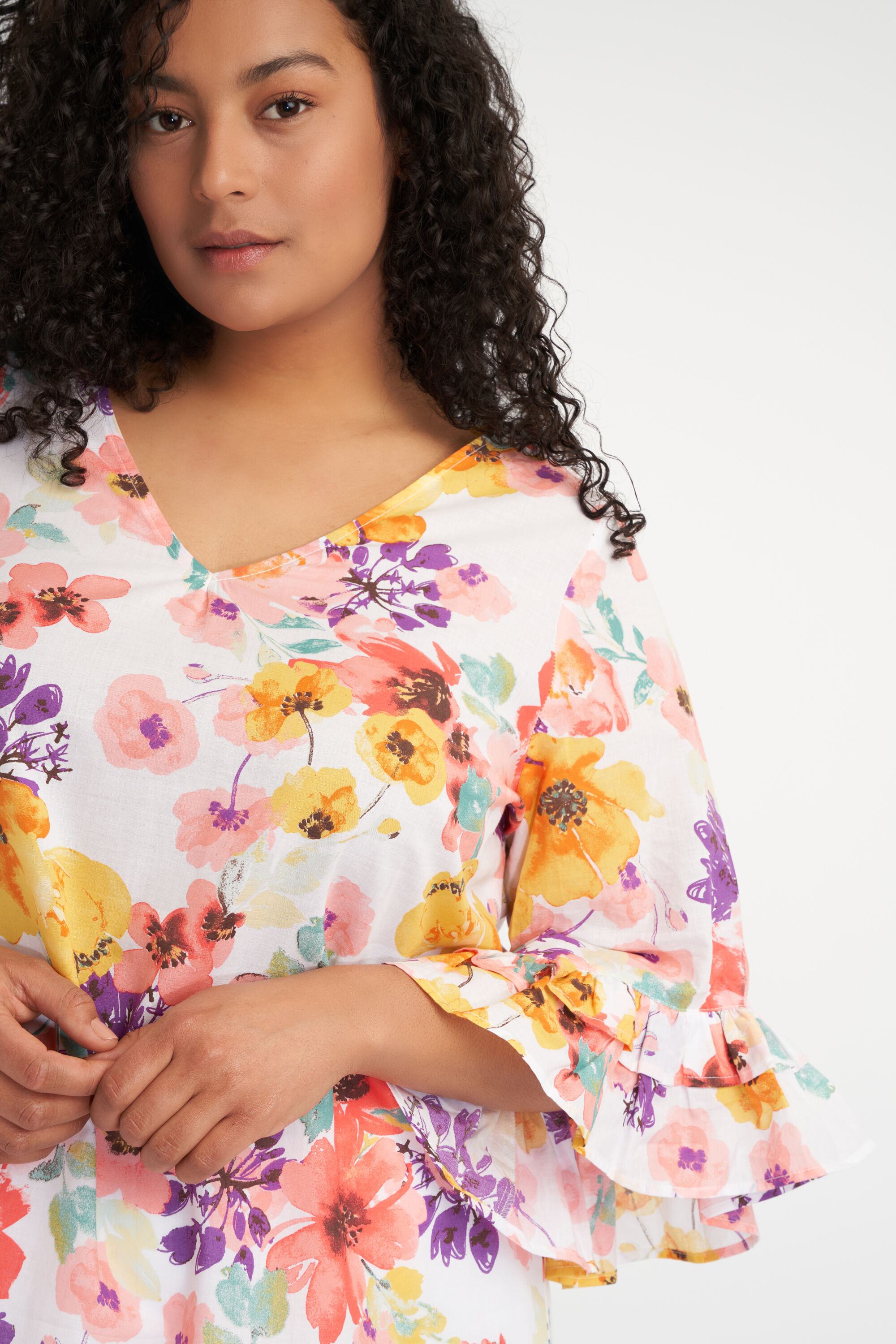 Blusa con estampado floral image number 4