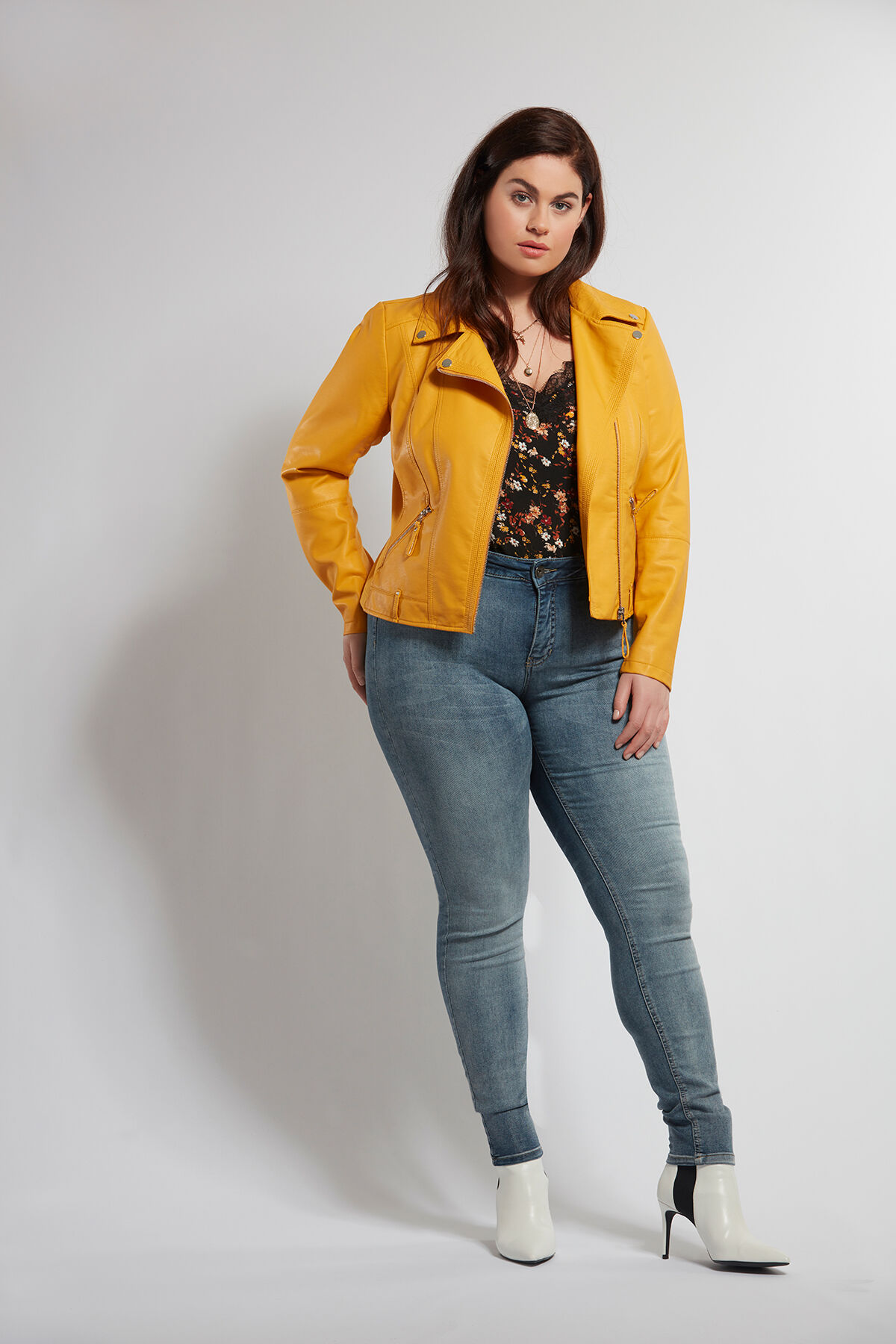 Blusa de encaje sin mangas image number 5