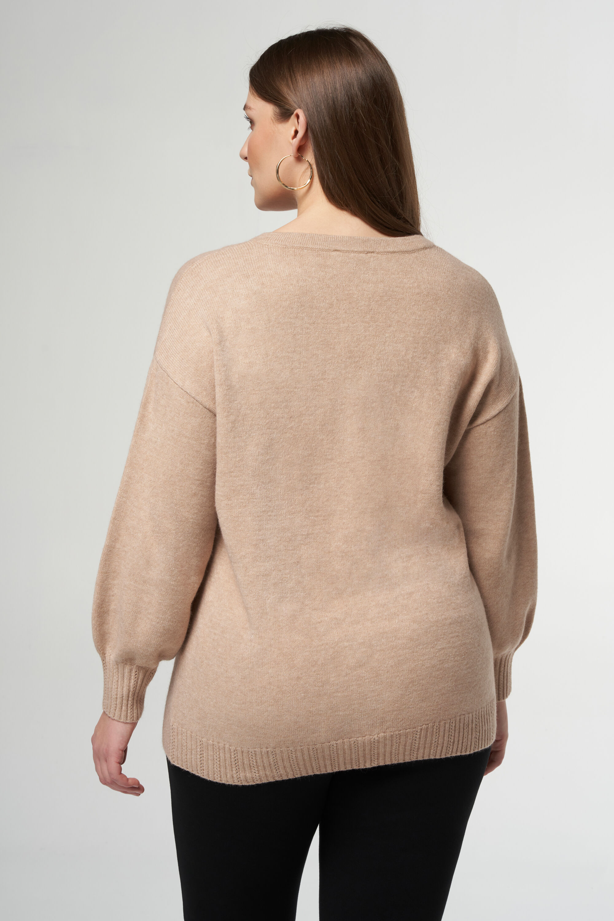 Su&eacute;ter de punto fino con cuello en V image number 3