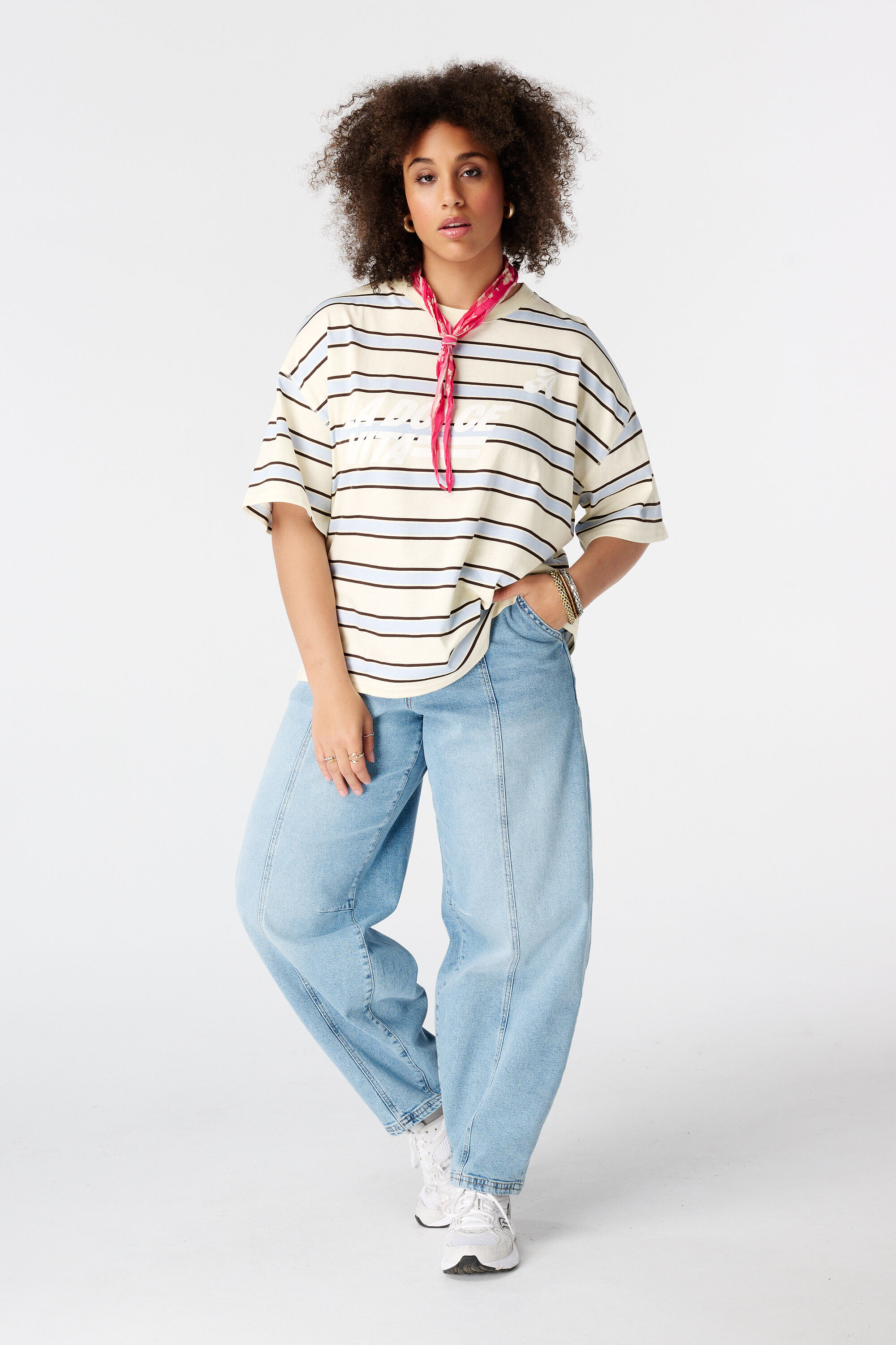 Camiseta oversize con ilustraci&oacute;n image number 5