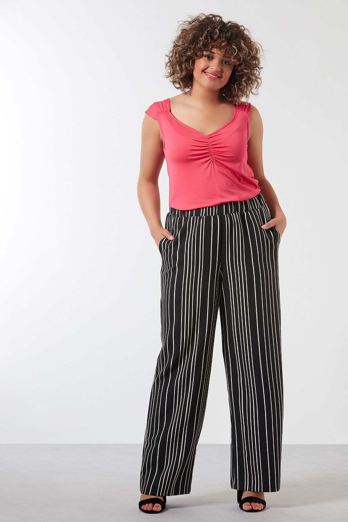 Pantalones anchos de rayas  image number 6