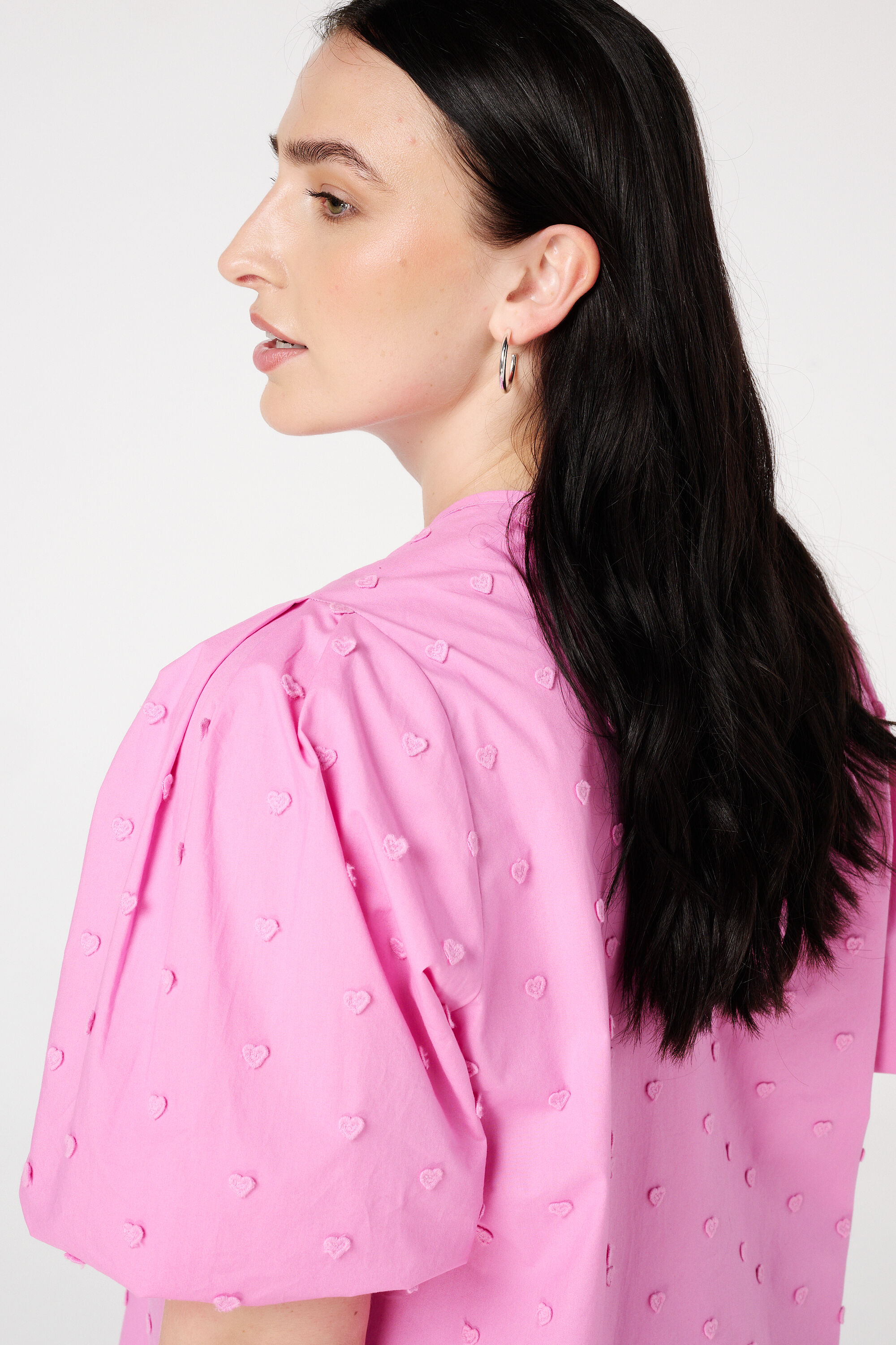 Blusa con corazones bordados y mangas tres cuartos image number 4