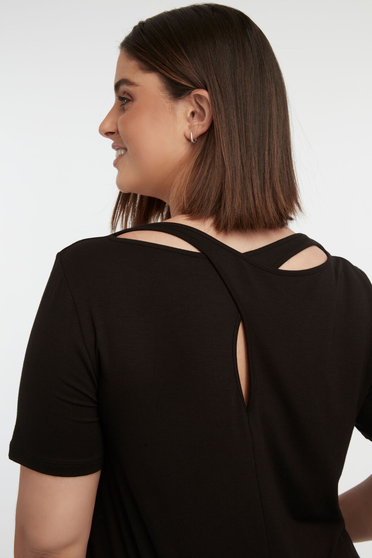 Camiseta larga lisa con detalles en la espalda  image number 3