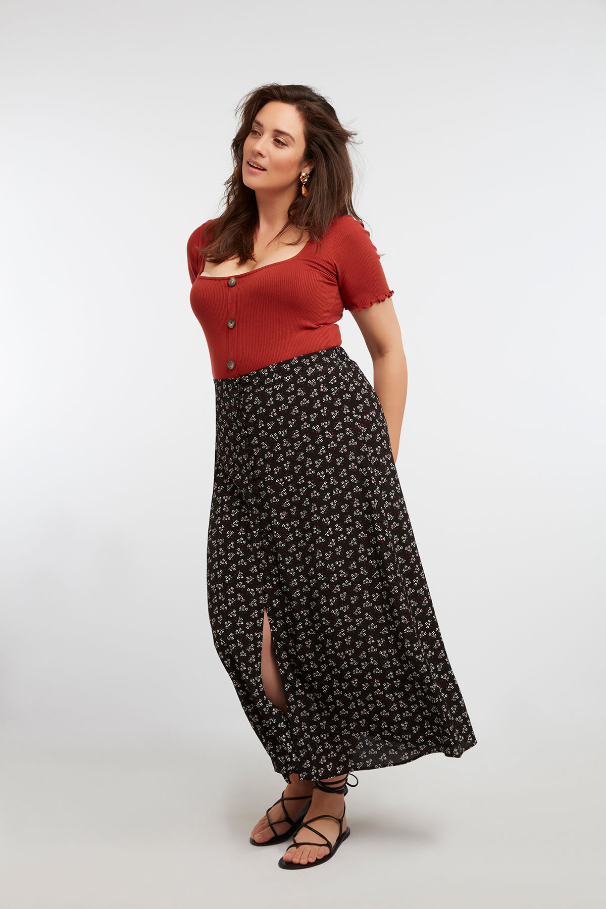 Falda maxi con botones image number 3